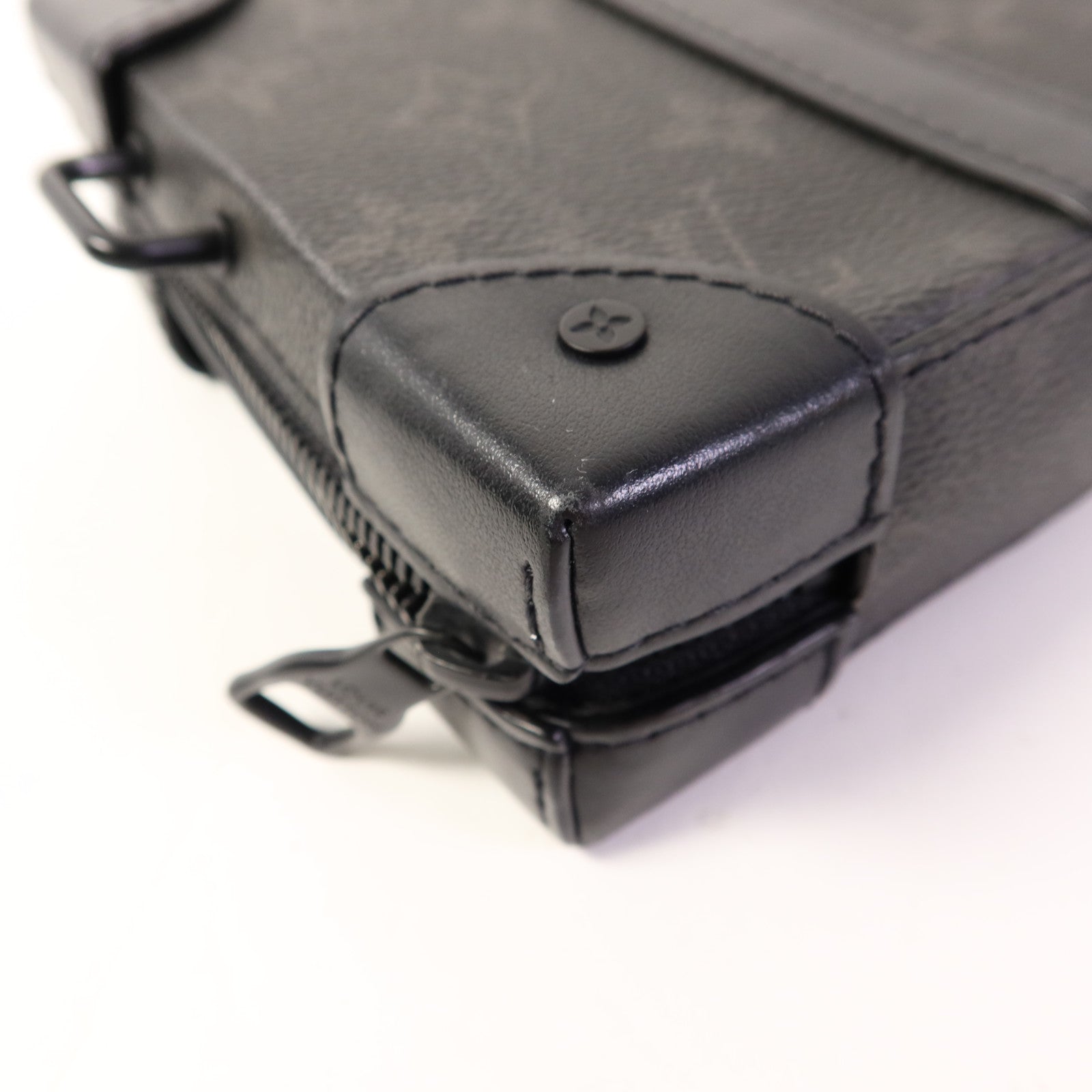 LOUIS VUITTON Monogram Eclipse Soft Trunk Wallet肩背袋