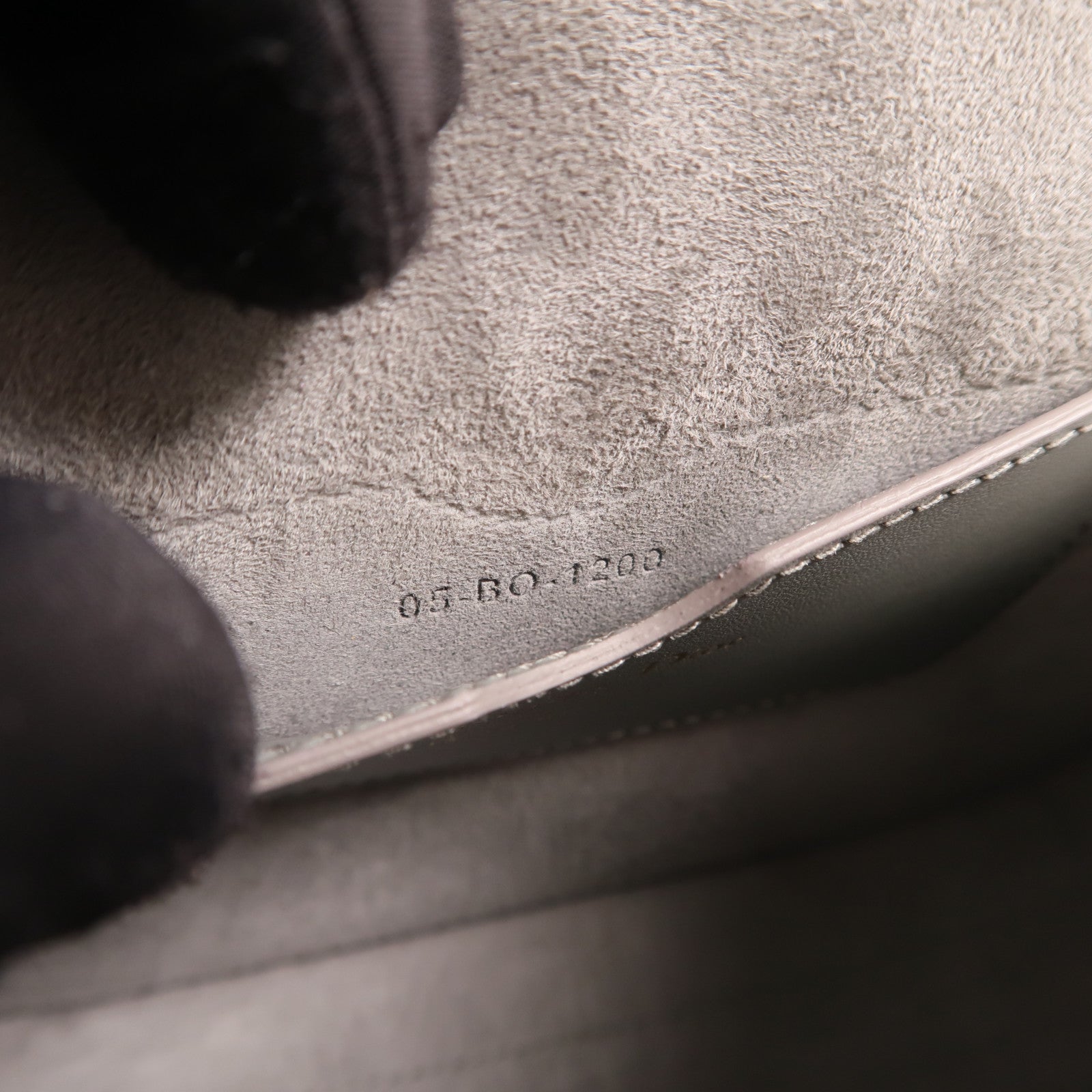 Dior 牛皮皮革Bobby Bag Medium金扣肩背袋