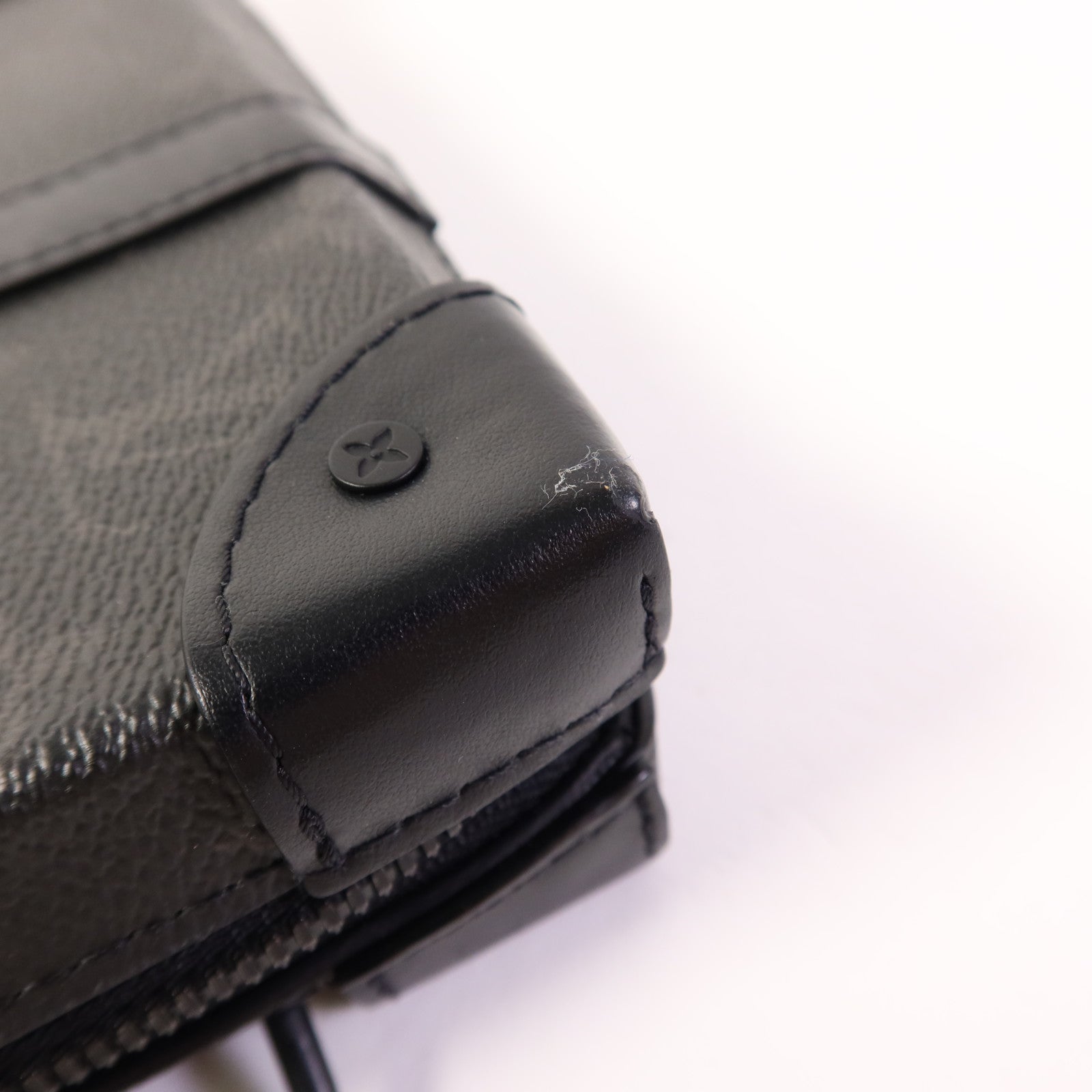 LOUIS VUITTON Monogram Eclipse Soft Trunk Wallet肩背袋