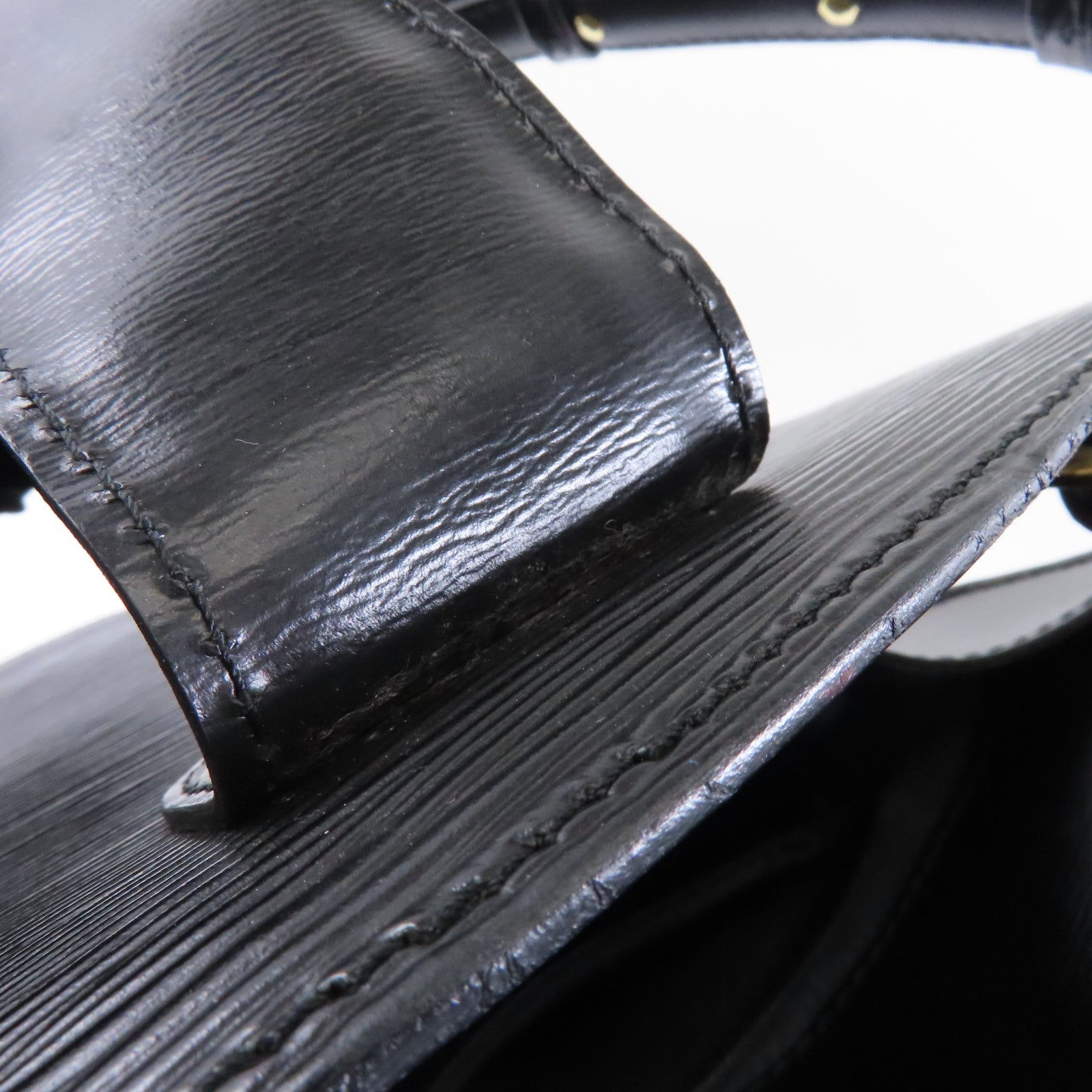 LOUIS VUITTON Epi Cluny Shoulder Bag金扣肩背袋黑色