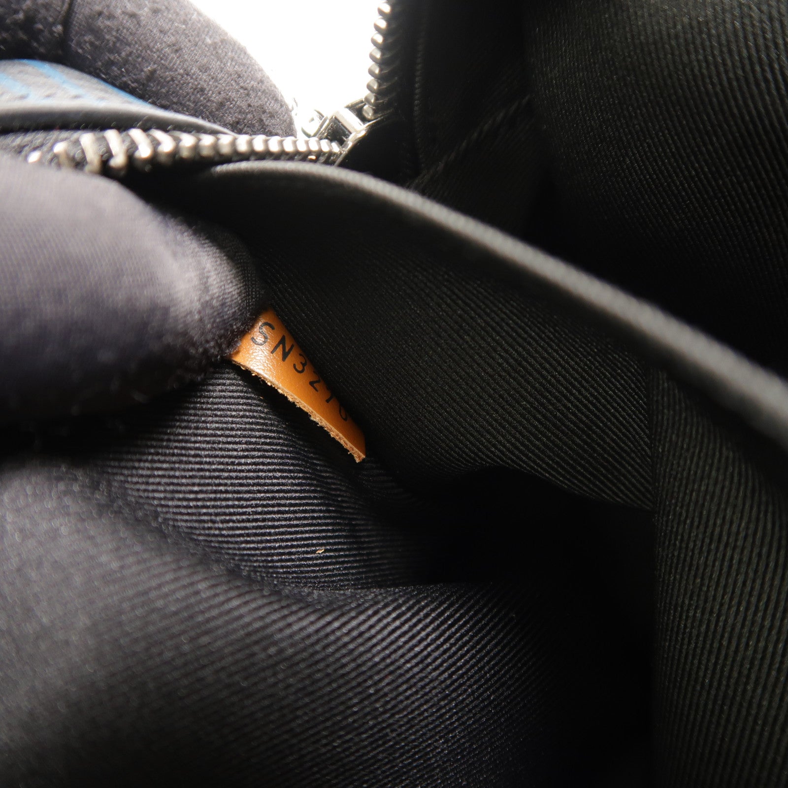 LOUIS VUITTON Monogram Eclipse Volga On Strap肩背袋
