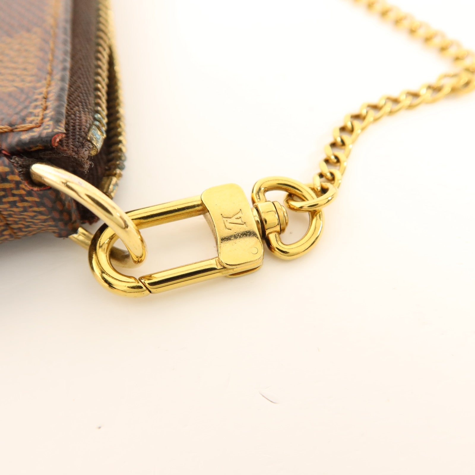 LOUIS VUITTON Damier Mini Pochette Accessoires金扣手拿包
