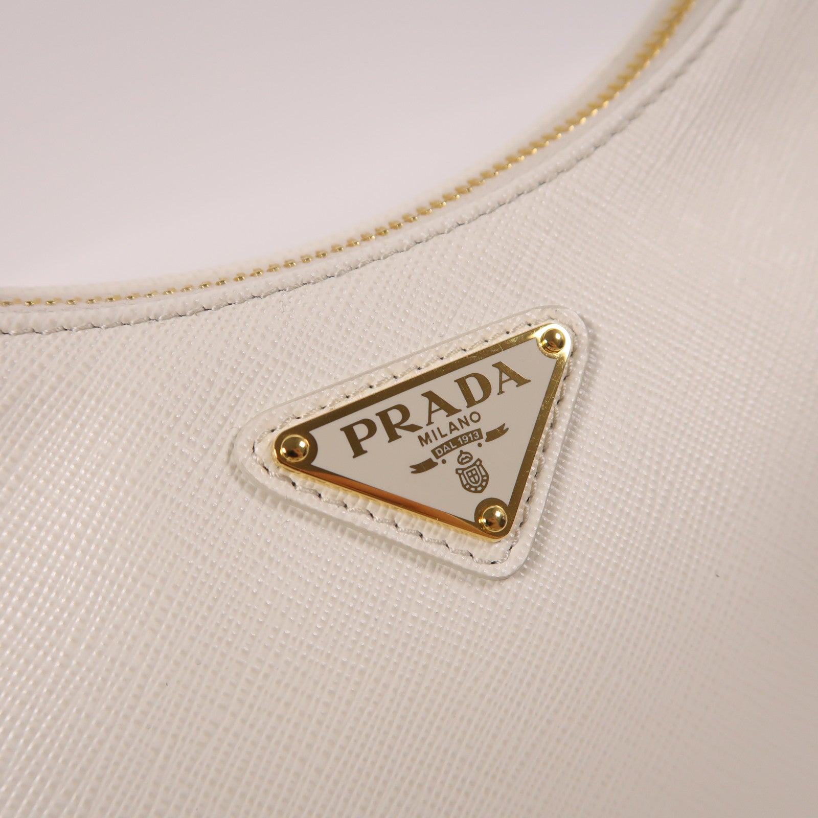 PRADA Saffiano皮革Saffiano Mini Bag金扣肩背袋