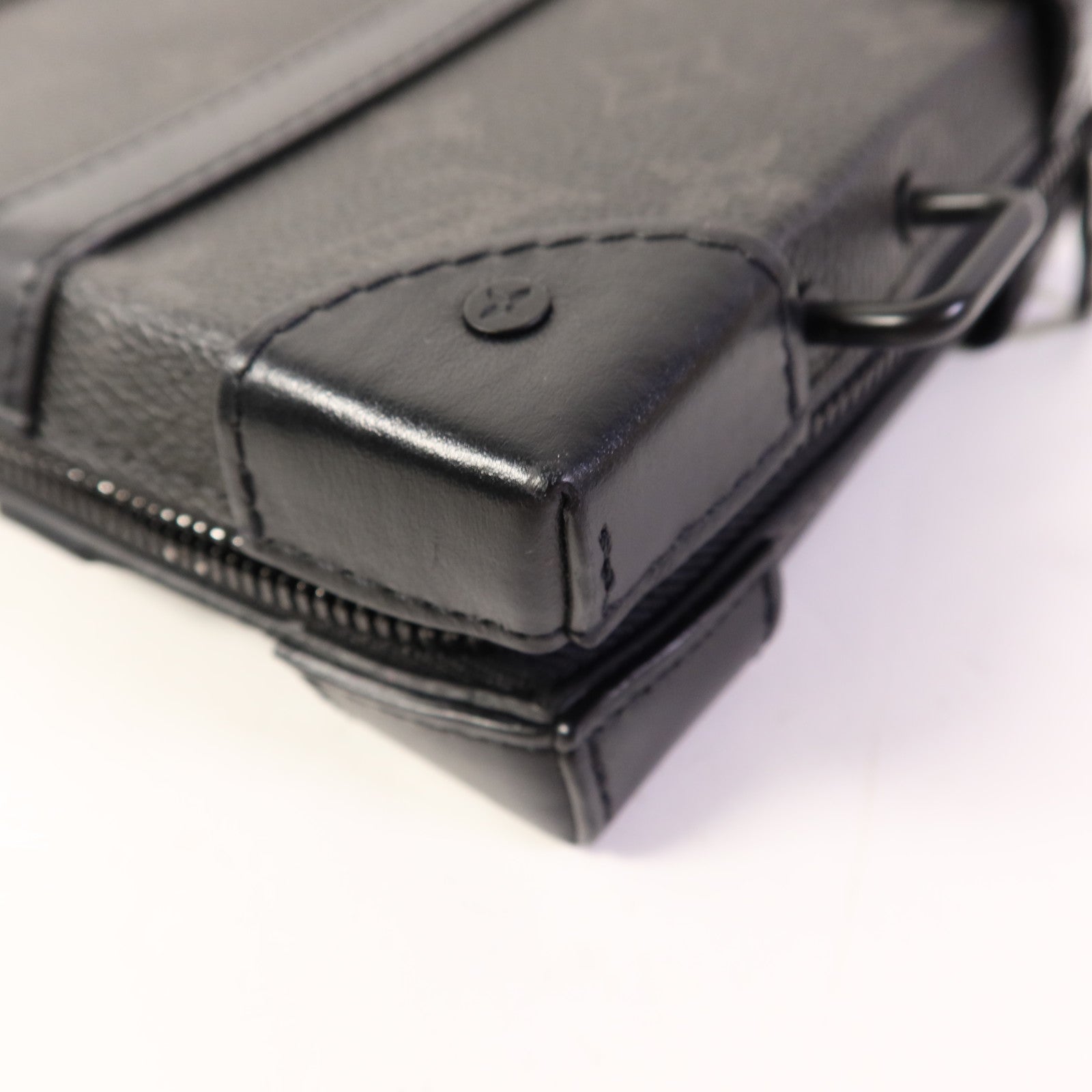 LOUIS VUITTON Monogram Eclipse Soft Trunk Wallet肩背袋