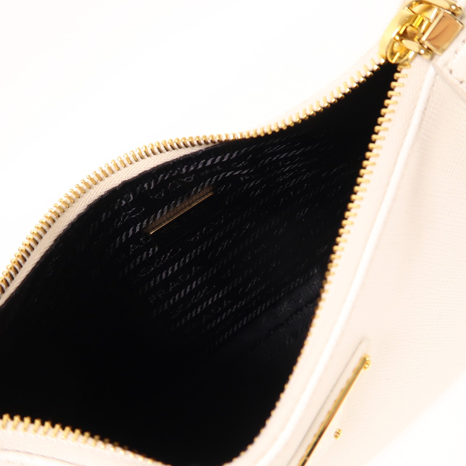 PRADA Saffiano皮革Saffiano Mini Bag金扣肩背袋