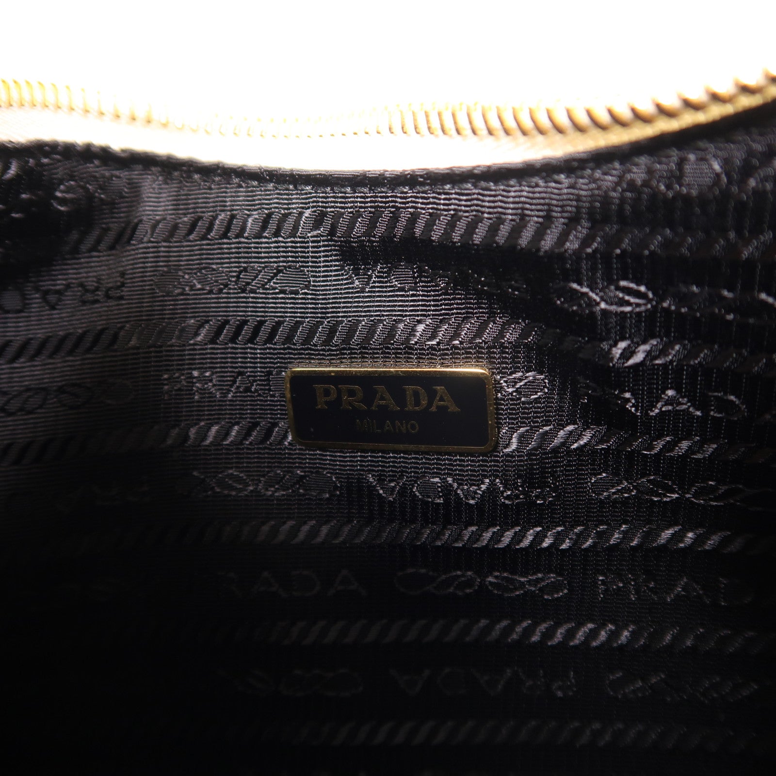 PRADA Saffiano皮革Saffiano Mini Bag金扣肩背袋