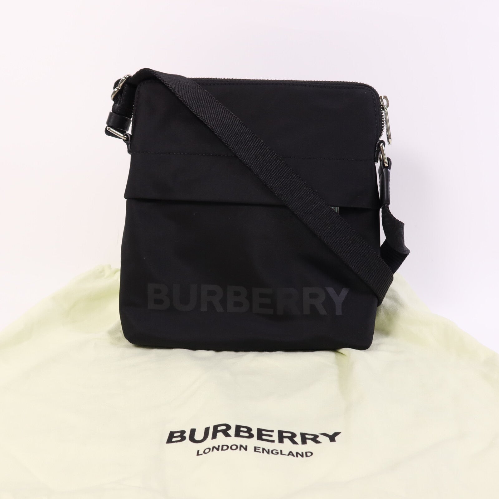 BURBERRY 尼龍Shoulder Bag銀扣肩背袋
