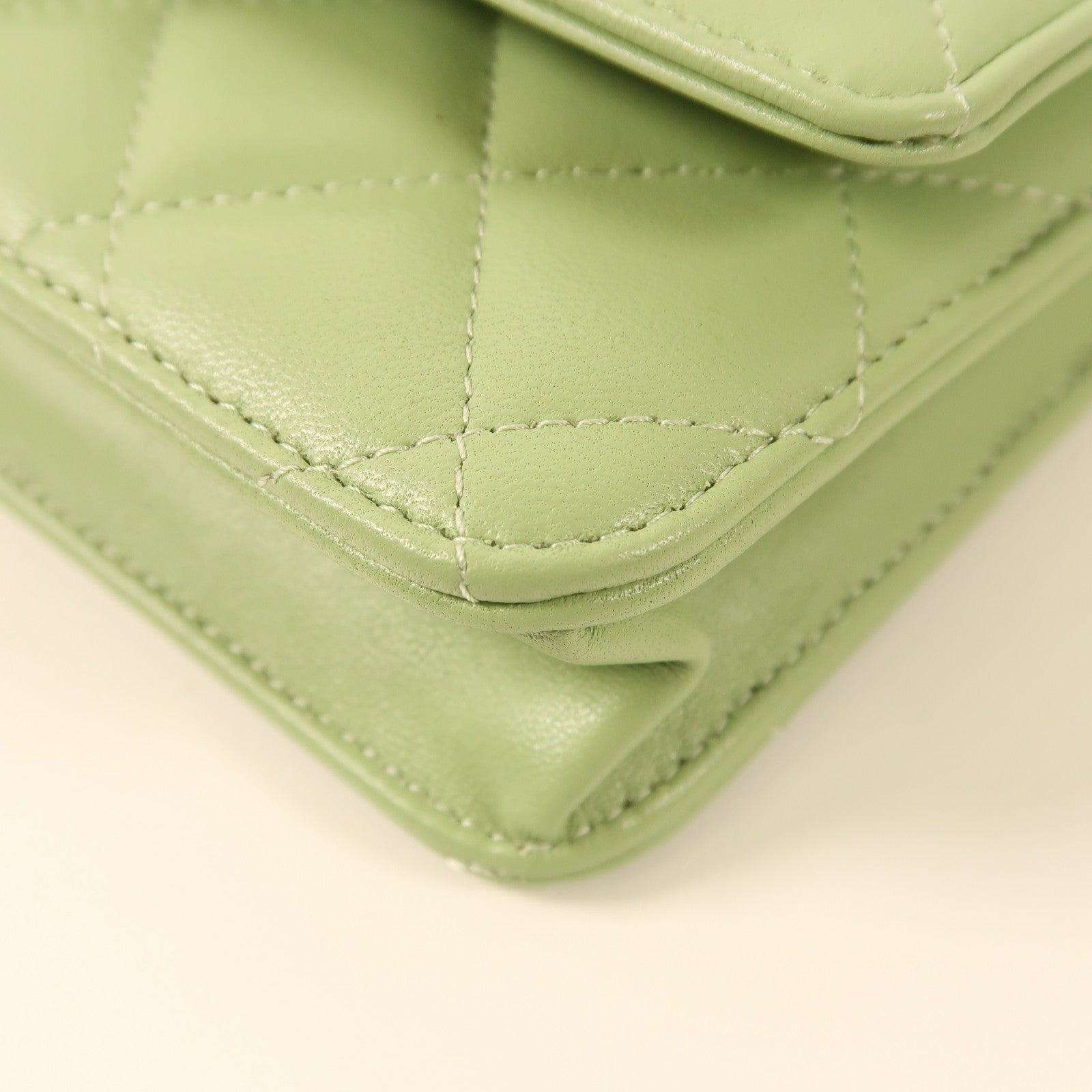 CHANEL 羊皮皮革WOC Wallet On Chain鏈帶肩背袋