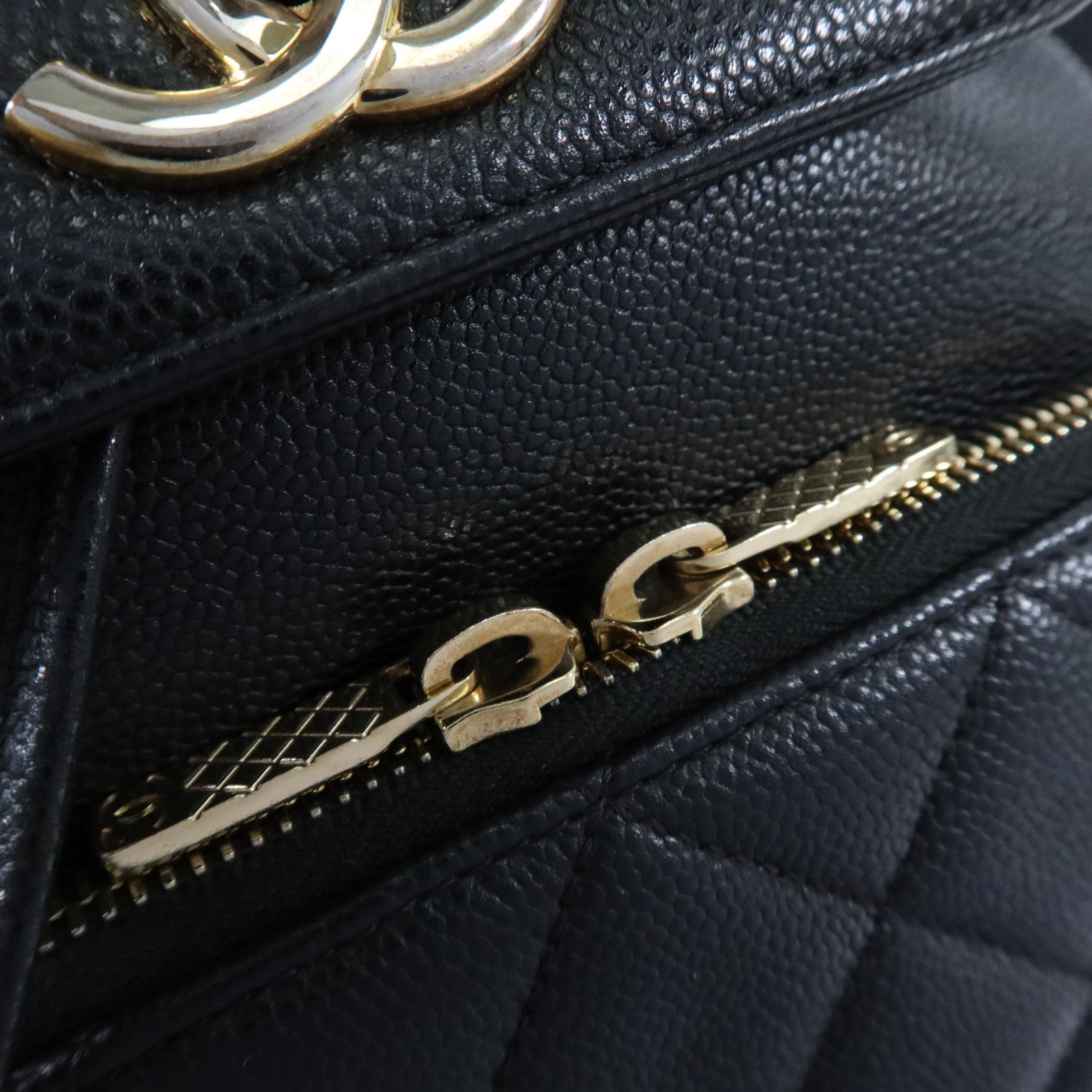 CHANEL 牛皮皮革Business Affnity金扣背包