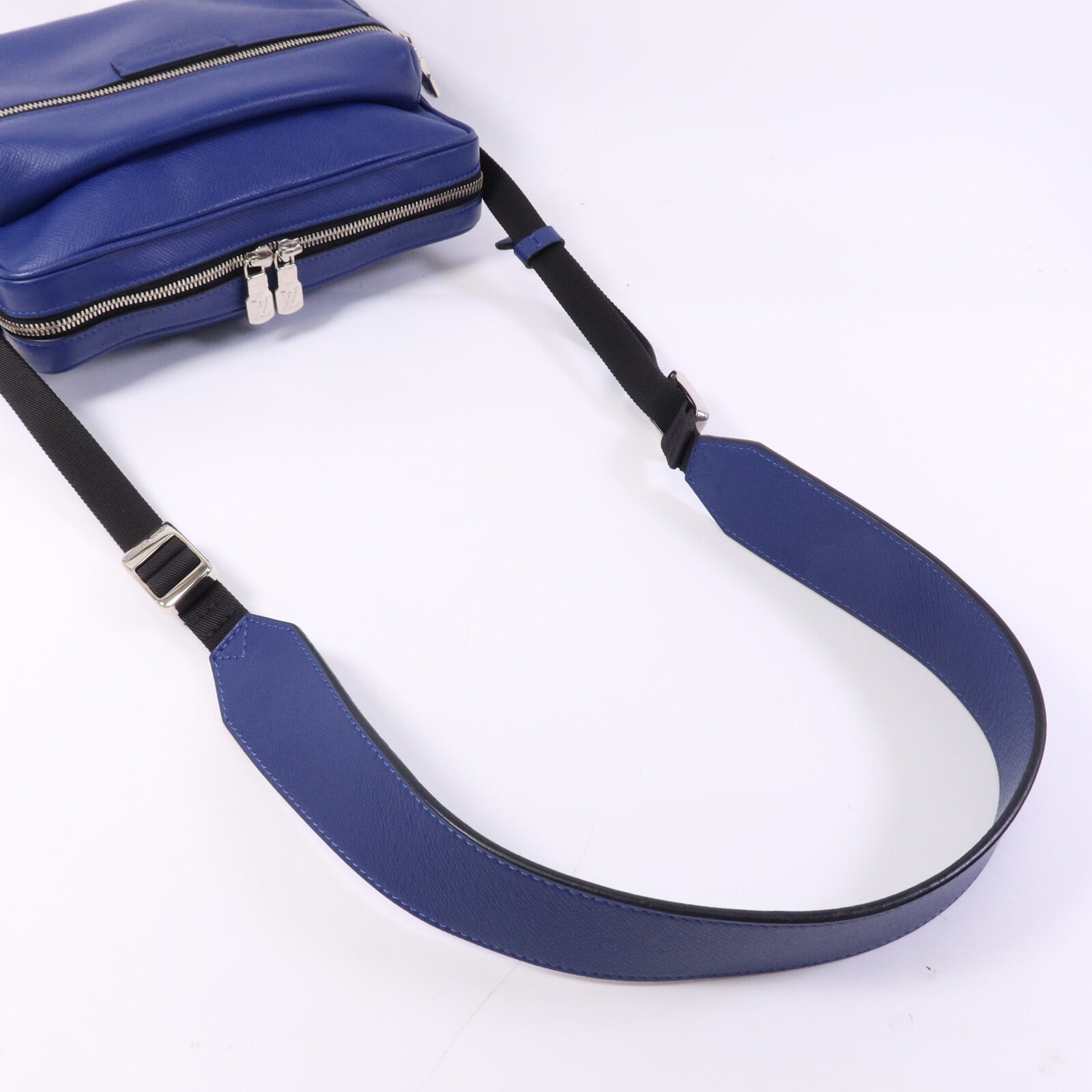 LOUIS VUITTON Taiga/Monogram Outdoor Messenger銀扣肩背袋