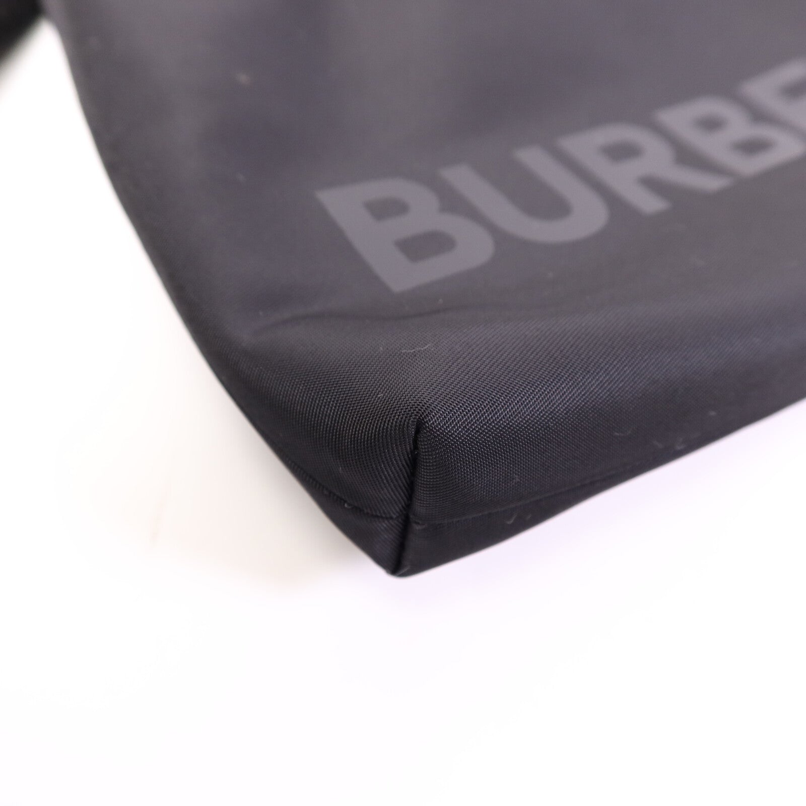 BURBERRY 尼龍Shoulder Bag銀扣肩背袋