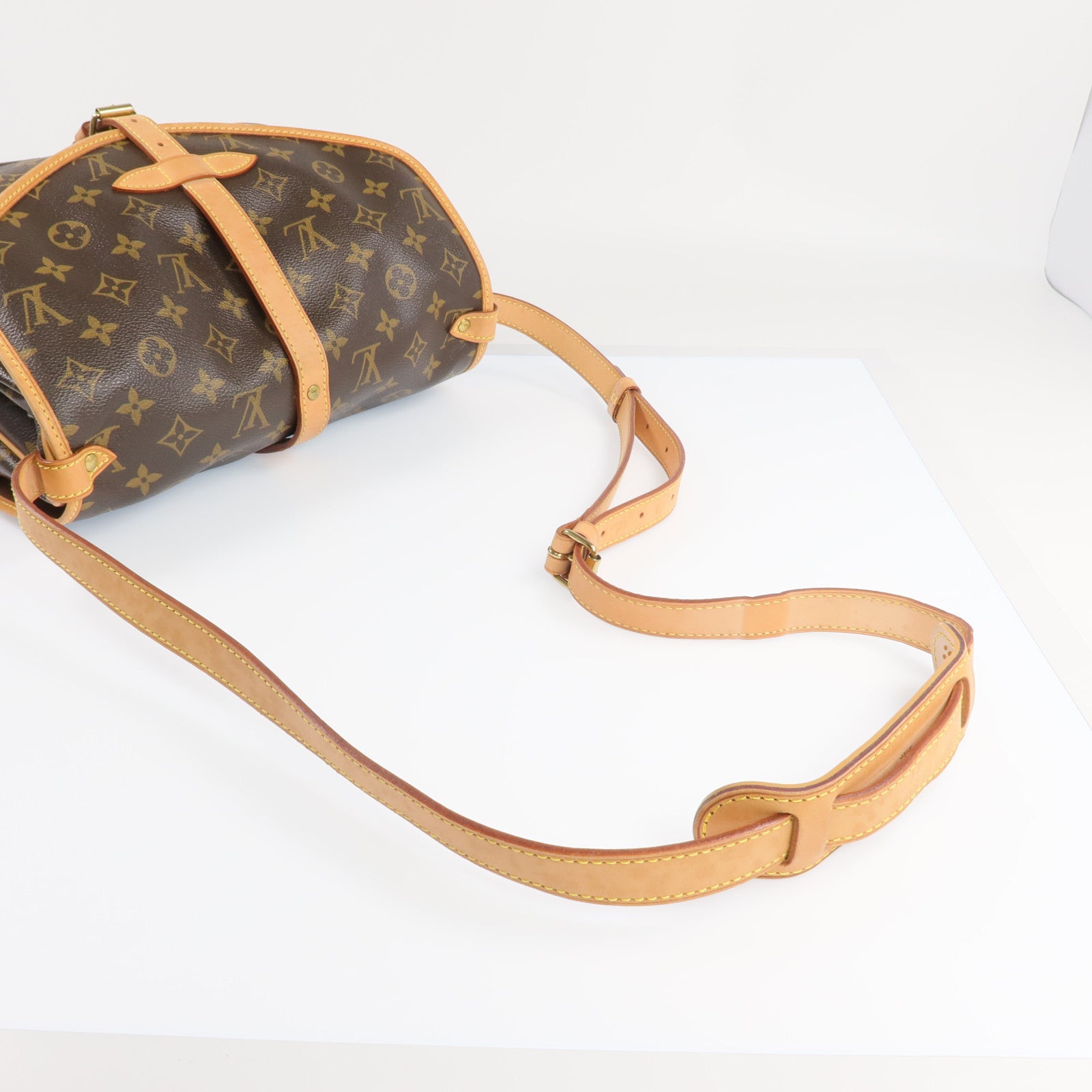 LOUIS VUITTON Monogram Saumur 30金扣肩背袋