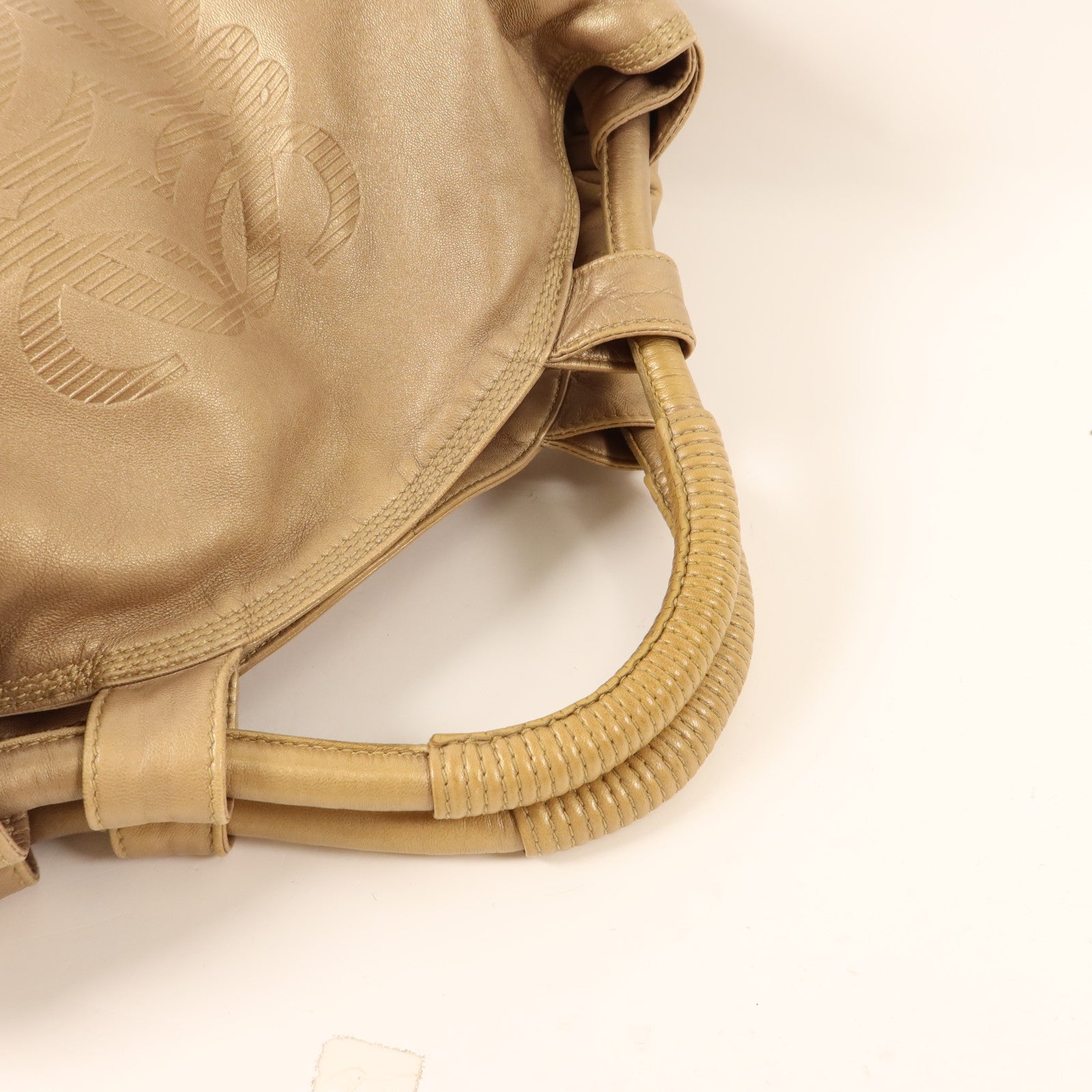 LOEWE 羊皮皮革Nappa Aire金扣手挽袋