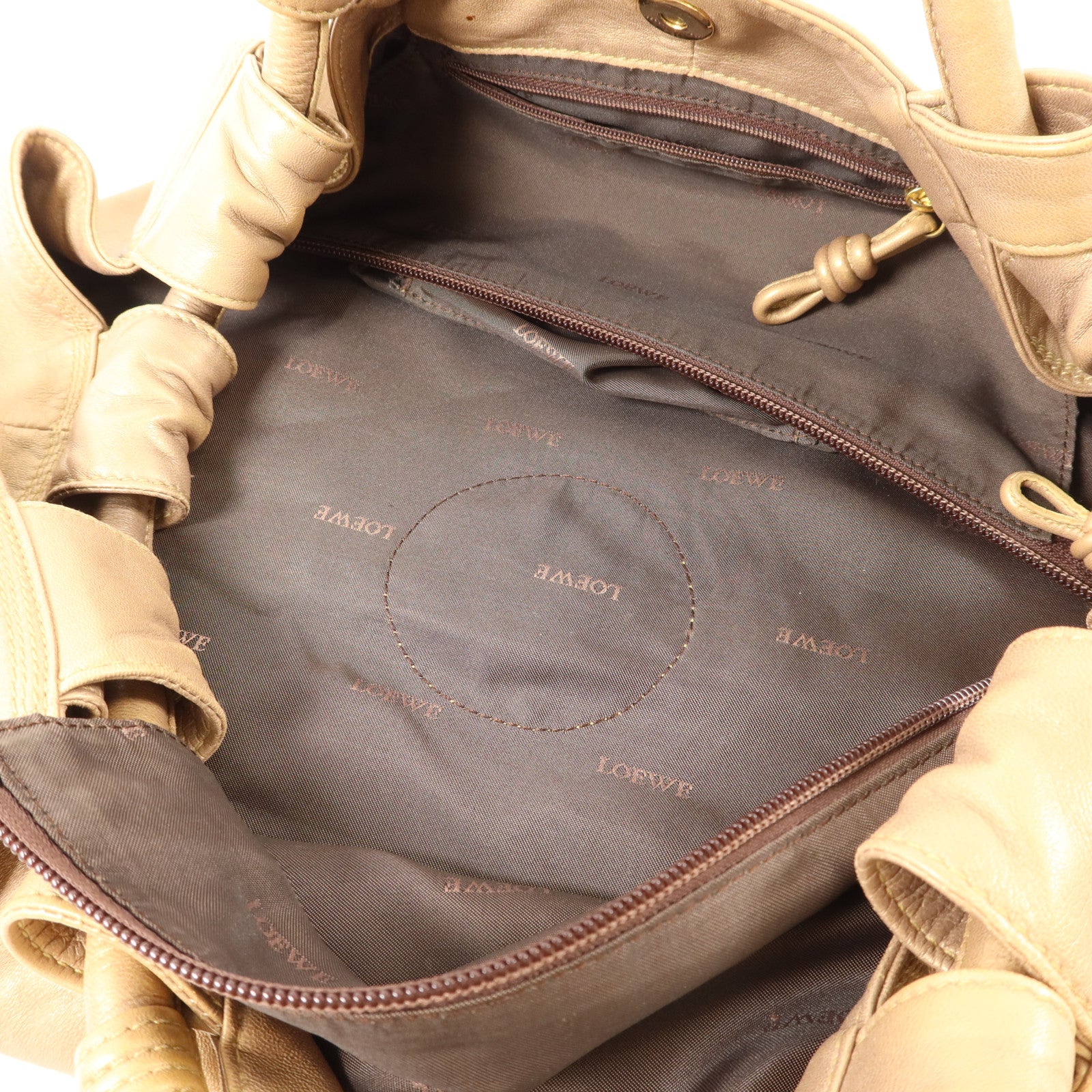 LOEWE 羊皮皮革Nappa Aire金扣手挽袋