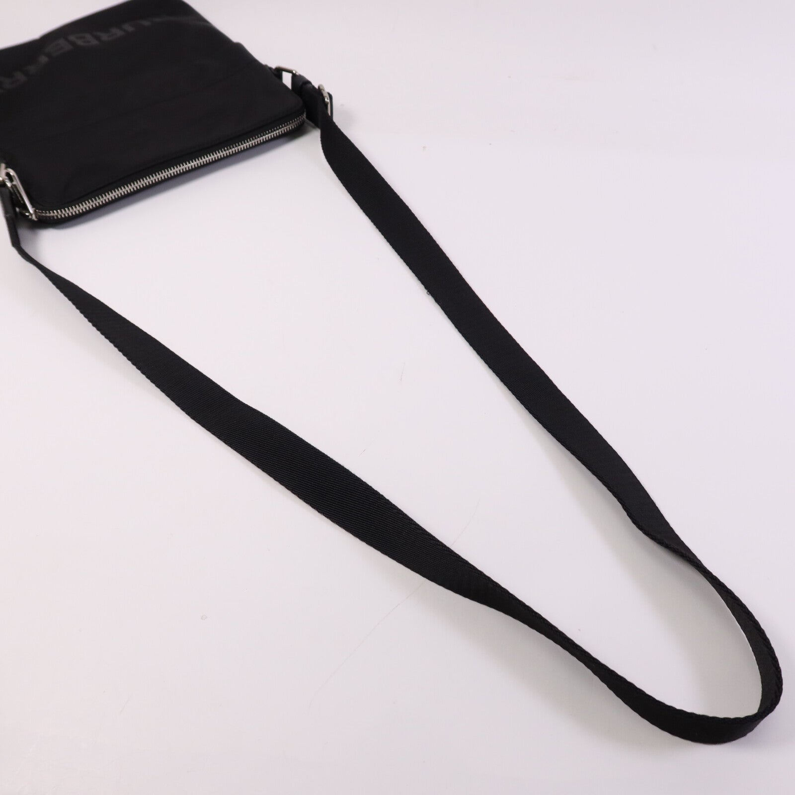 BURBERRY 尼龍Shoulder Bag銀扣肩背袋
