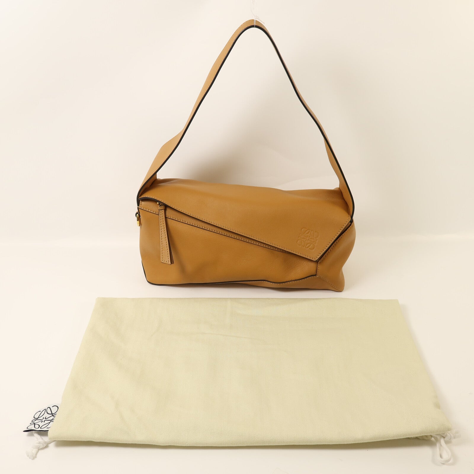 LOEWE 牛皮皮革Puzzle Hobo肩背袋