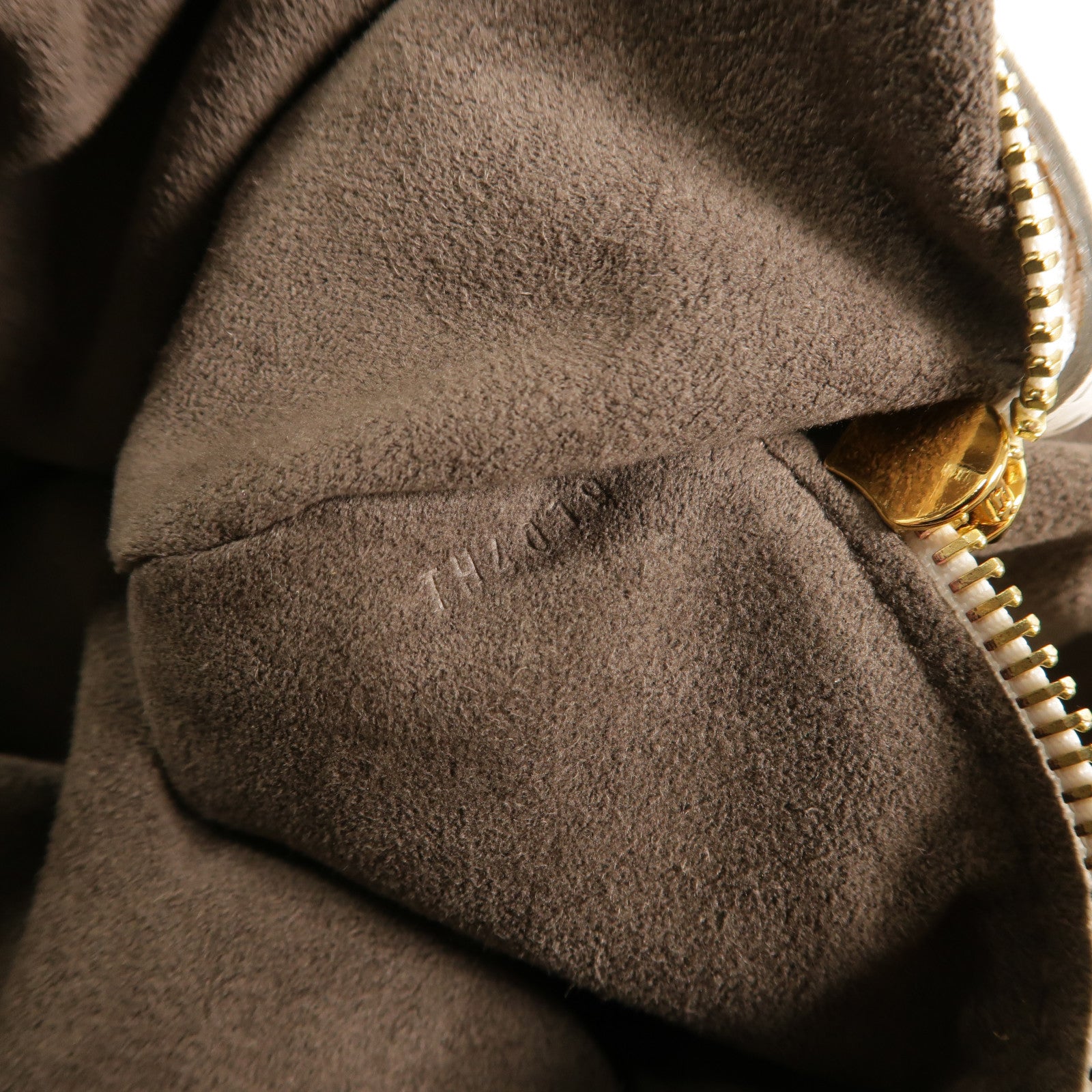 LOUIS VUITTON Monogram Mahina XL肩背袋
