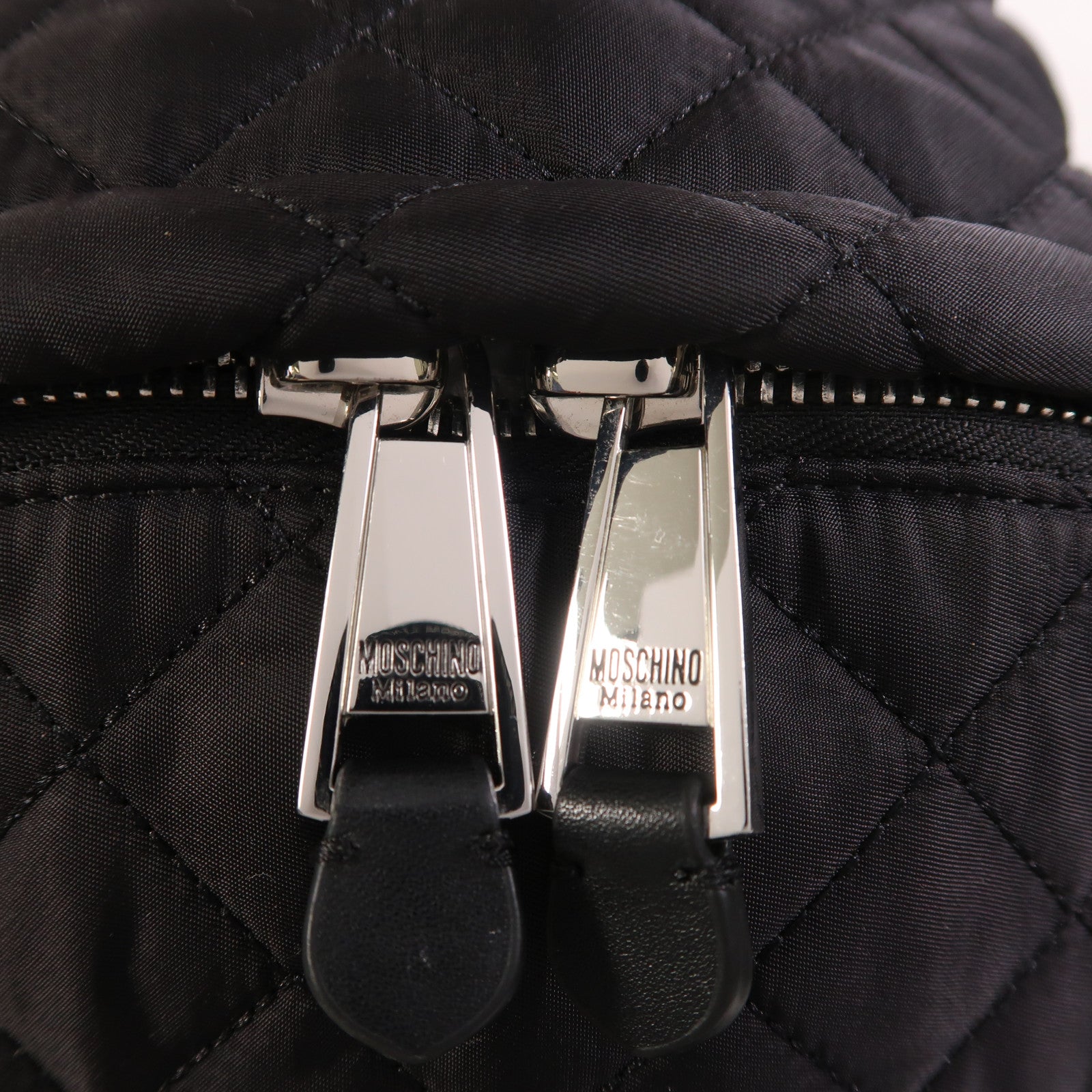 MOSCHINO 尼龍Backpack銀扣背包