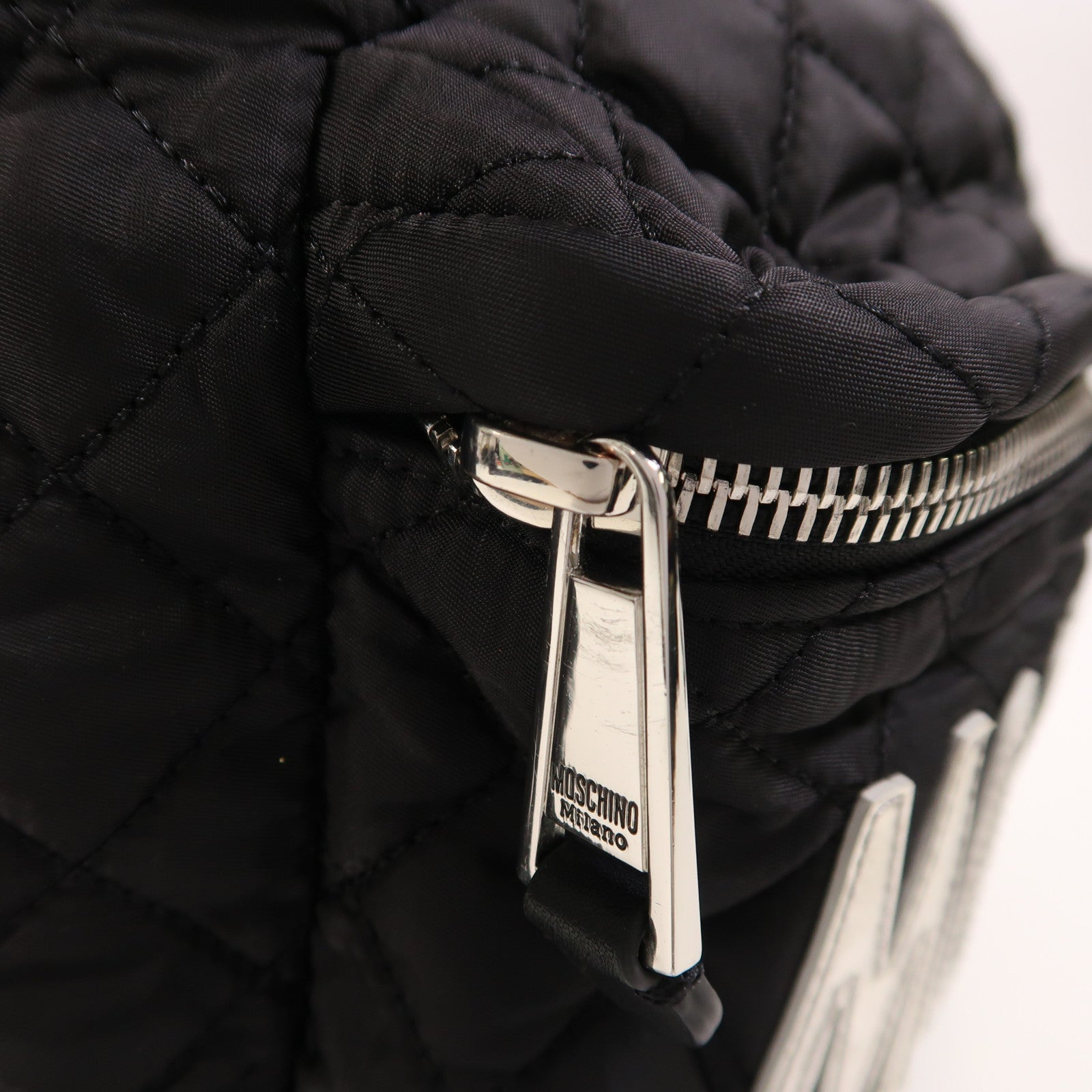 MOSCHINO 尼龍Backpack銀扣背包