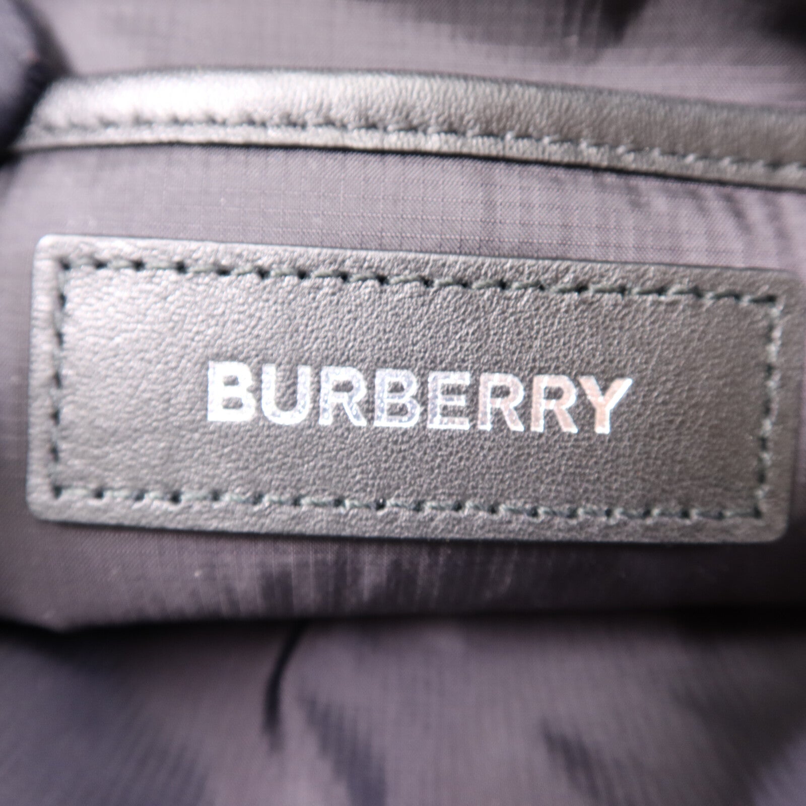 BURBERRY 尼龍Shoulder Bag銀扣肩背袋
