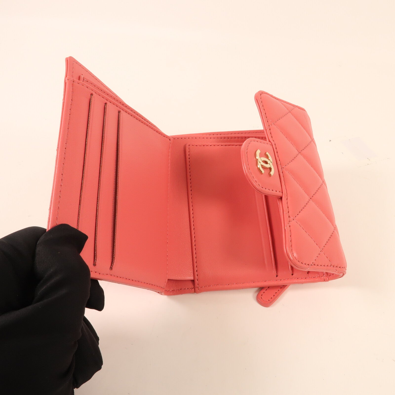 CHANEL 牛皮皮革Wallet金扣錢包