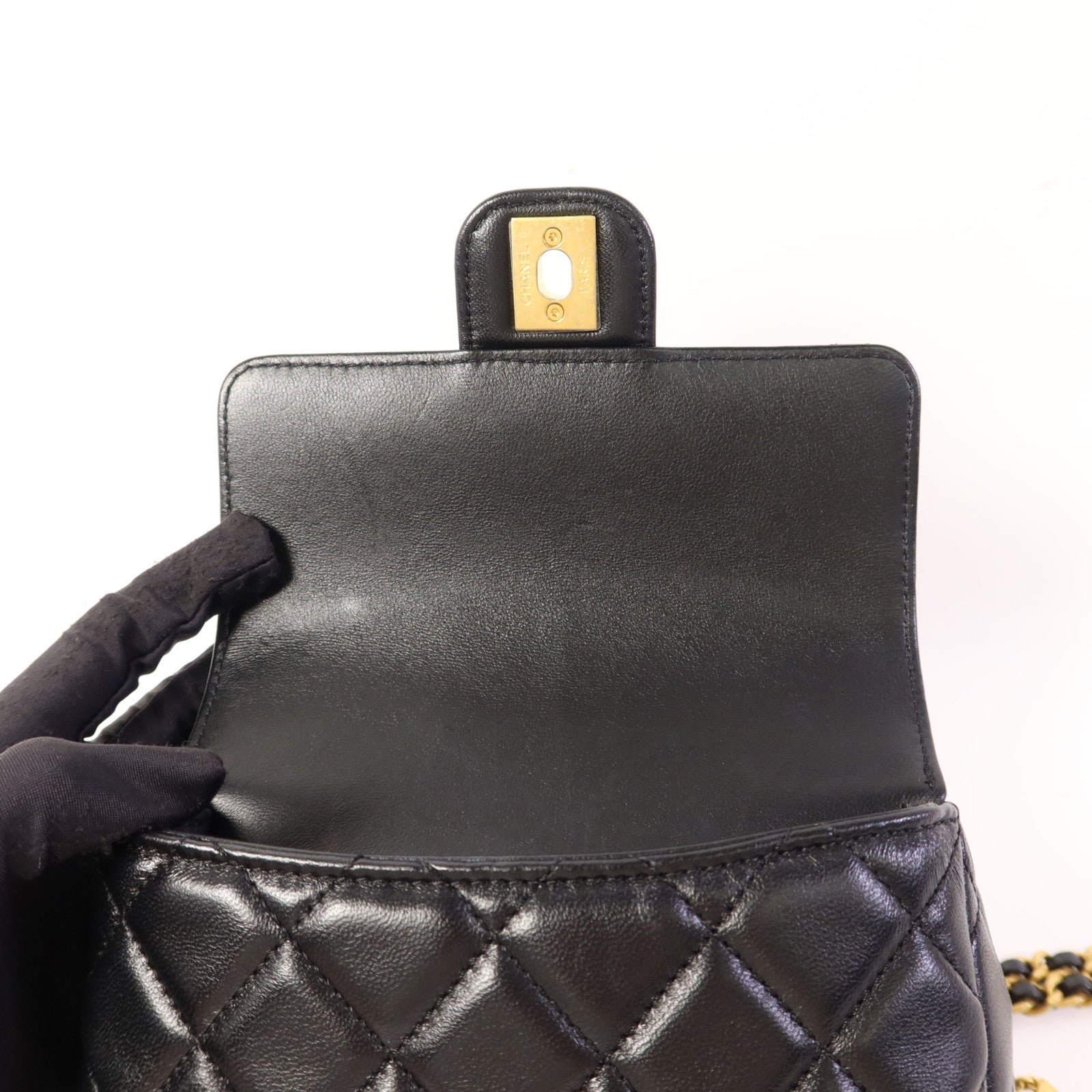 CHANEL 羊皮皮革Mini Flap Bag金扣鏈帶肩背袋