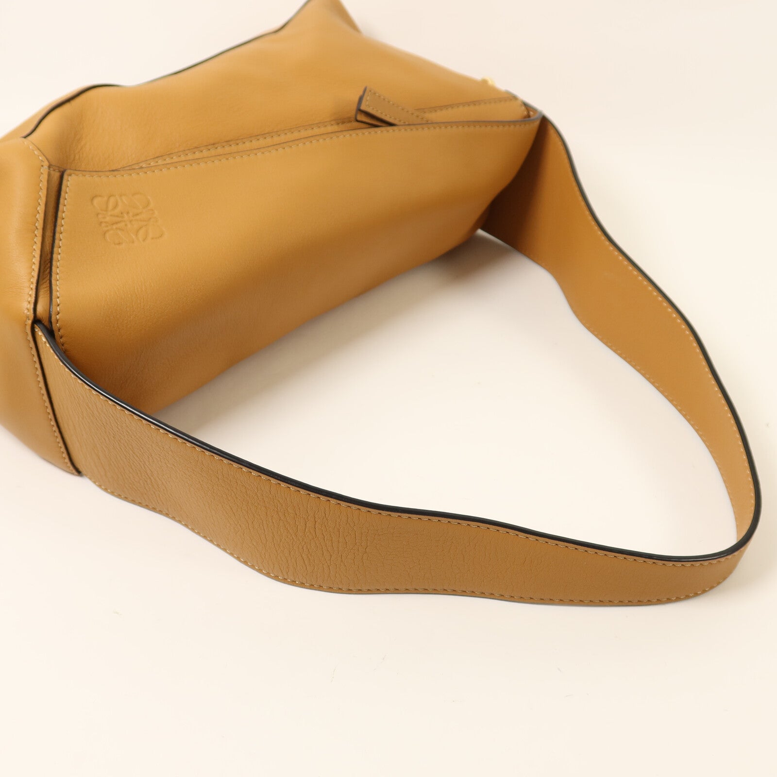 LOEWE 牛皮皮革Puzzle Hobo肩背袋