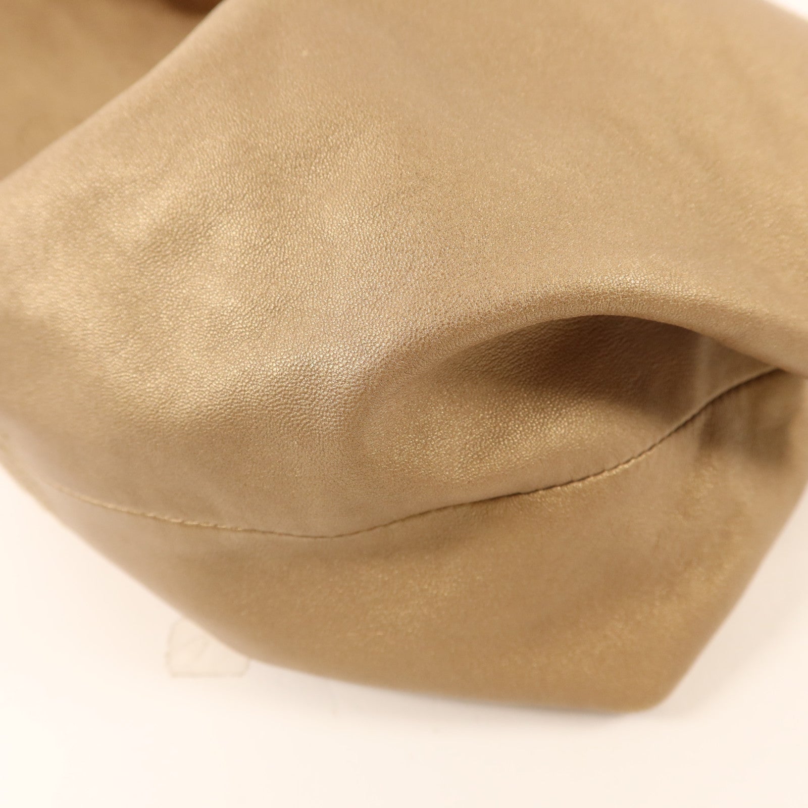 LOEWE 羊皮皮革Nappa Aire金扣手挽袋