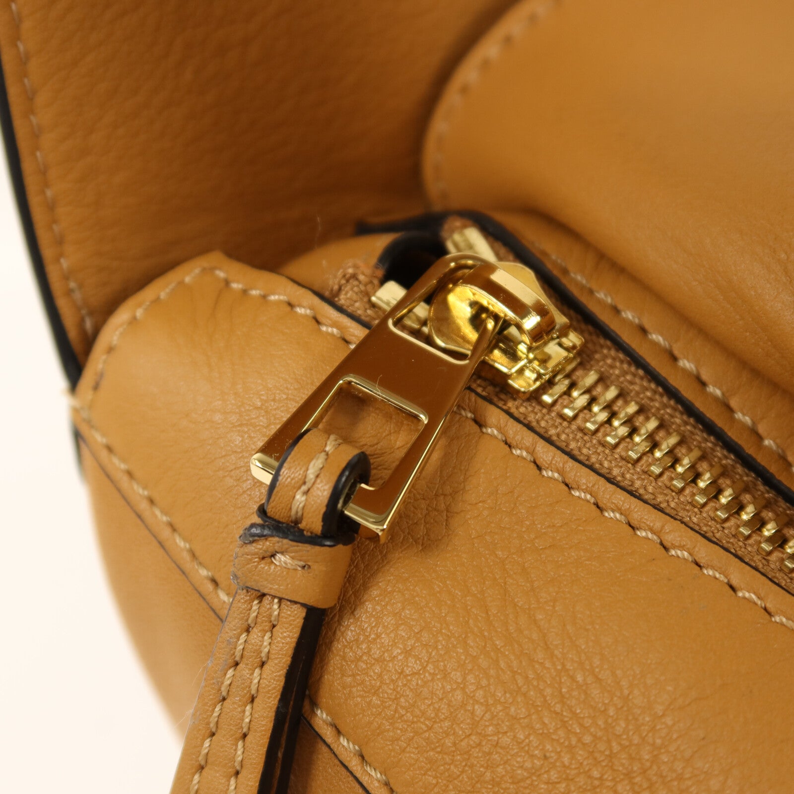 LOEWE 牛皮皮革Puzzle Hobo肩背袋