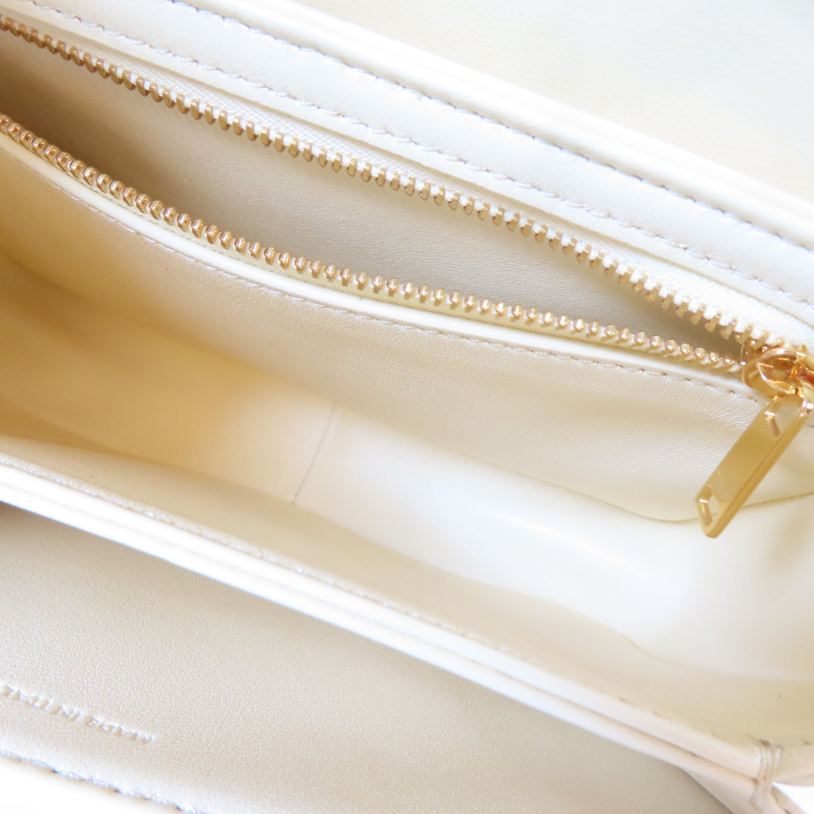 CELINE 牛皮皮革Triomphe Shoulder Bag金扣肩背袋白色