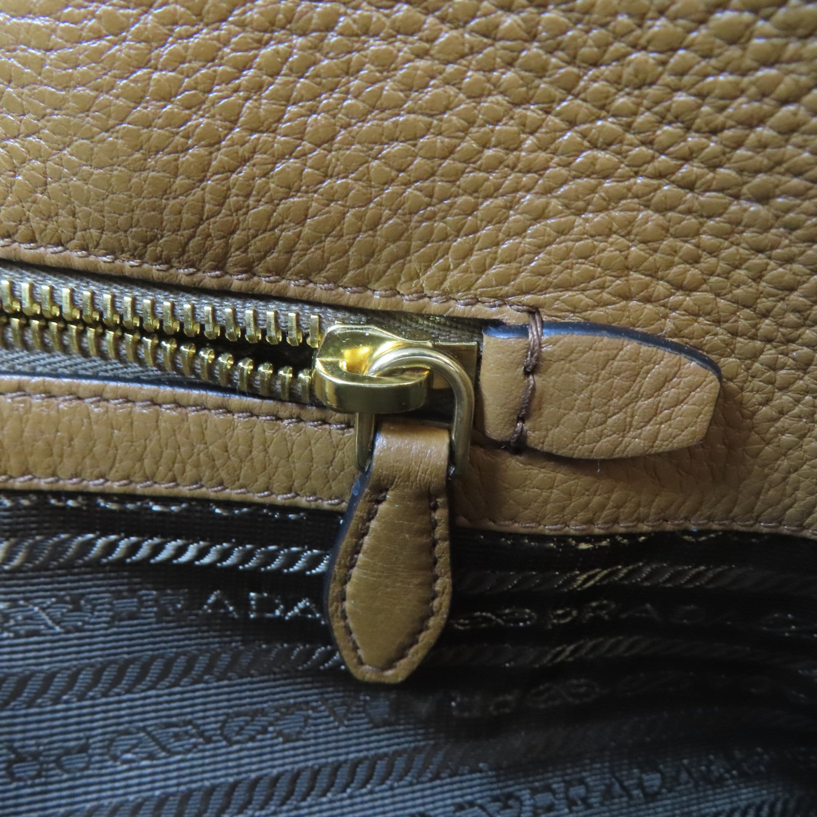 PRADA 牛皮皮革Tote Bag金扣肩背袋啡色