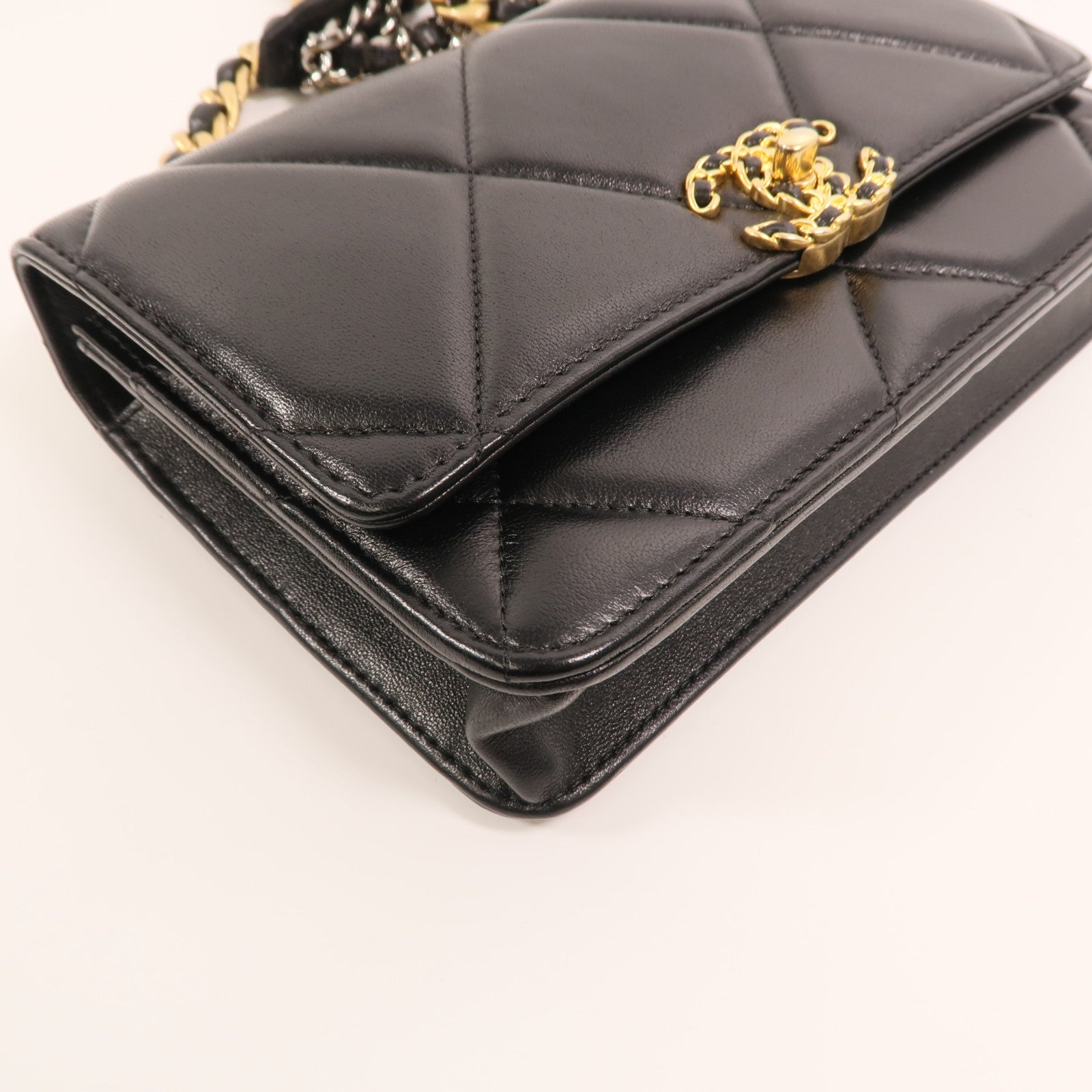 CHANEL 羊皮皮革WOC 19金扣鏈帶肩背袋