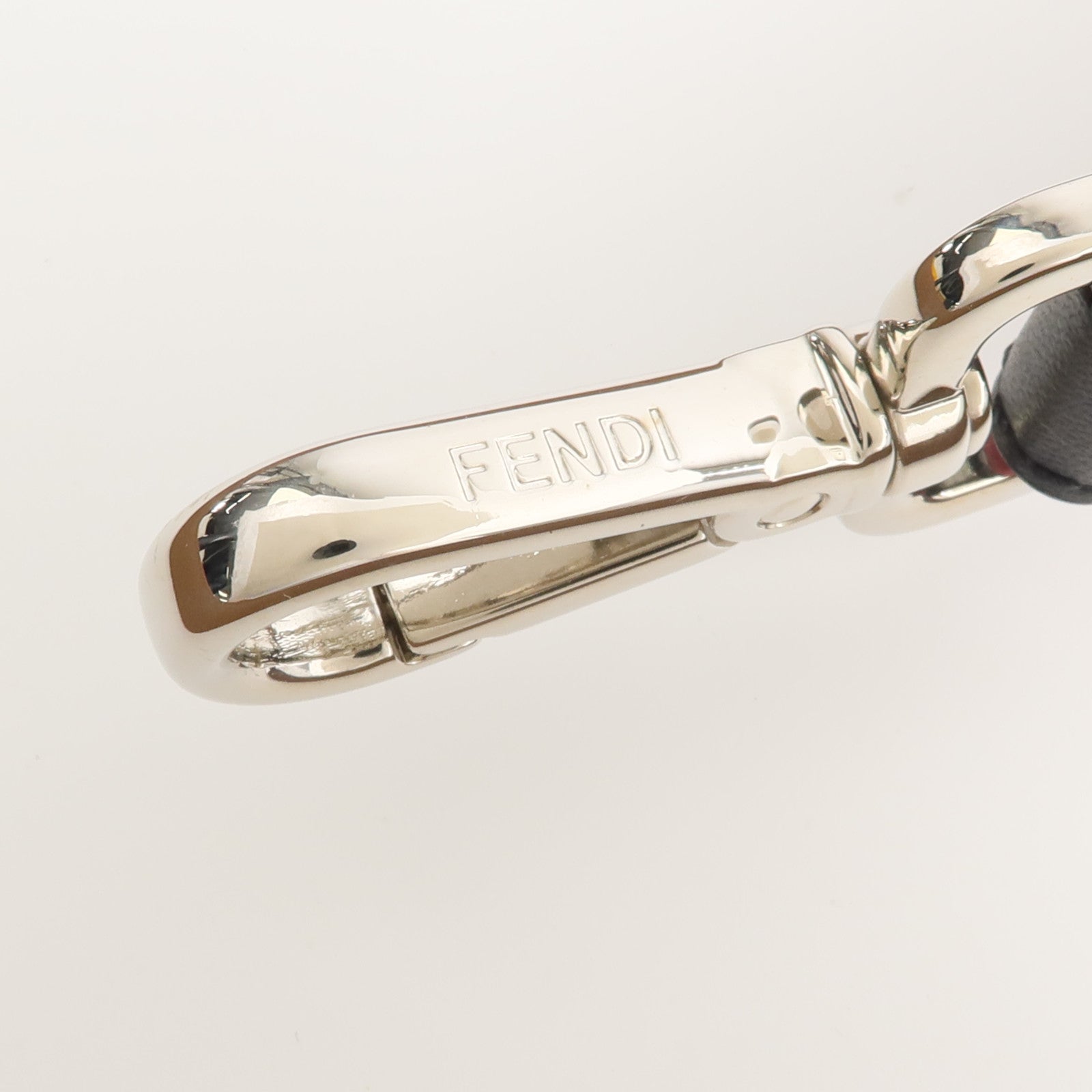FENDI 牛皮皮革Studded Strap You肩帶