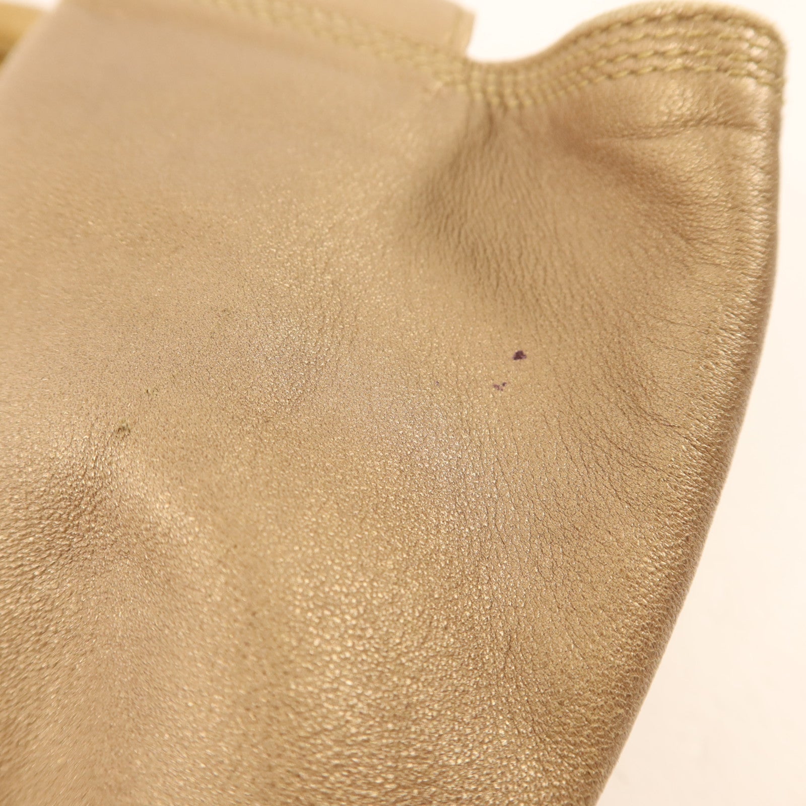 LOEWE 羊皮皮革Nappa Aire金扣手挽袋