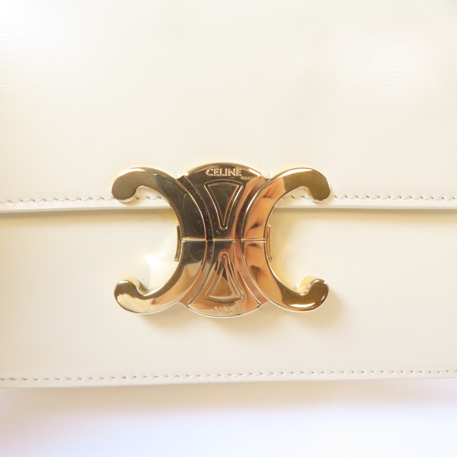 CELINE 牛皮皮革Triomphe Shoulder Bag金扣肩背袋白色