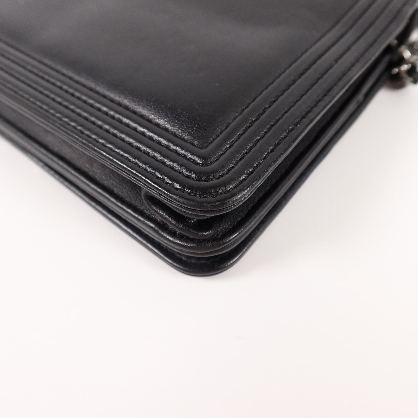 CHANEL 羊皮皮革Boy Wallet On Chain鏈帶肩背袋