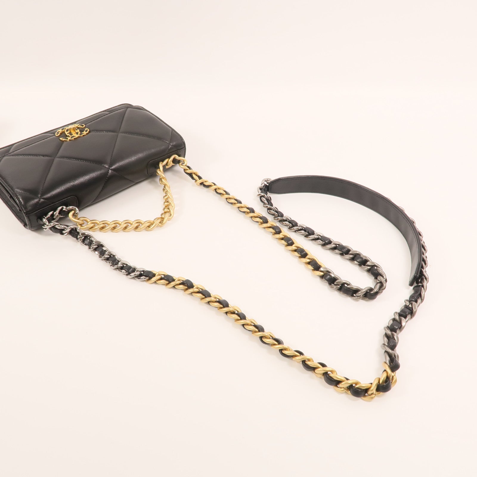 CHANEL 羊皮皮革WOC 19金扣鏈帶肩背袋
