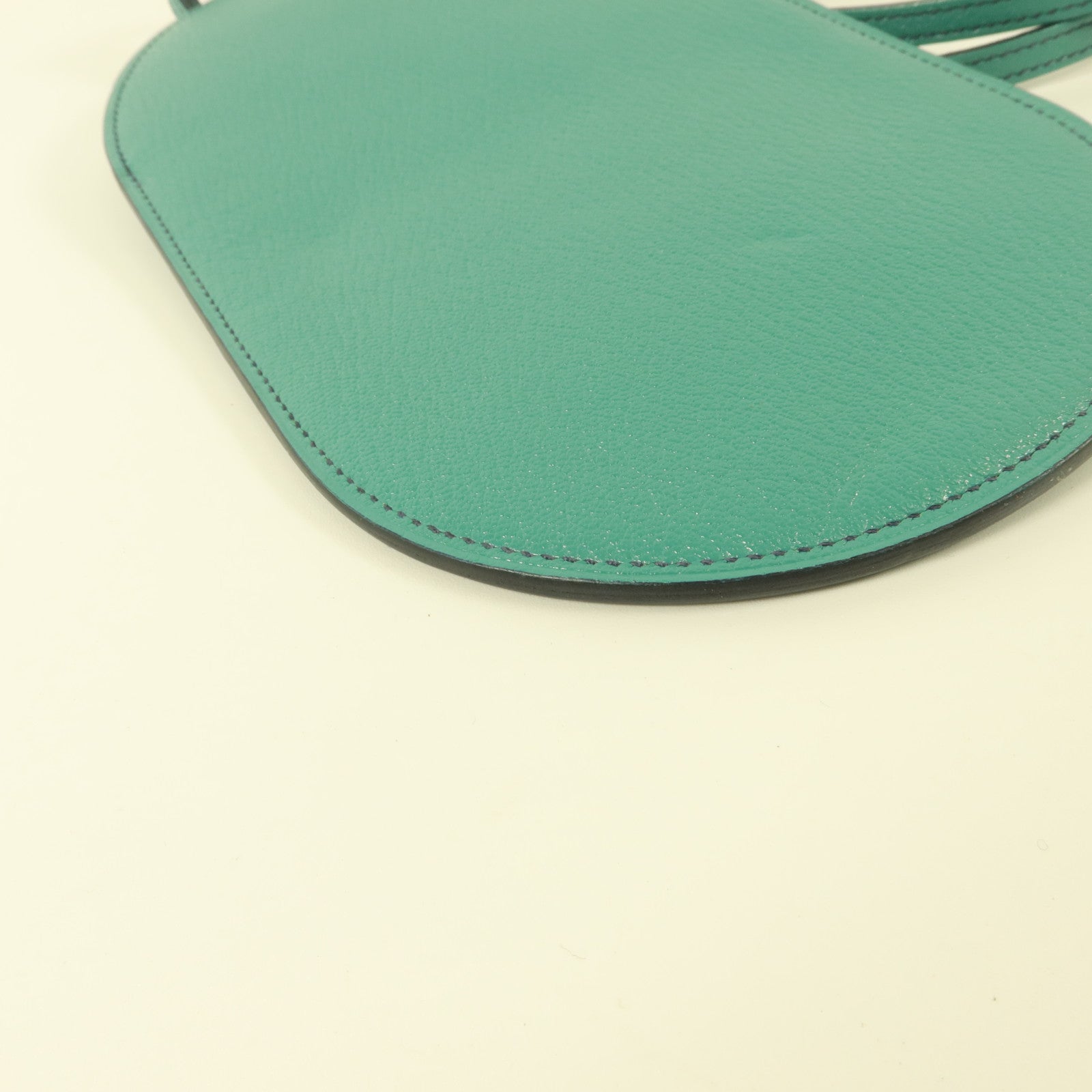 HERMES Chevre皮革In The Loop To Go GM電話肩背袋Vert Verone