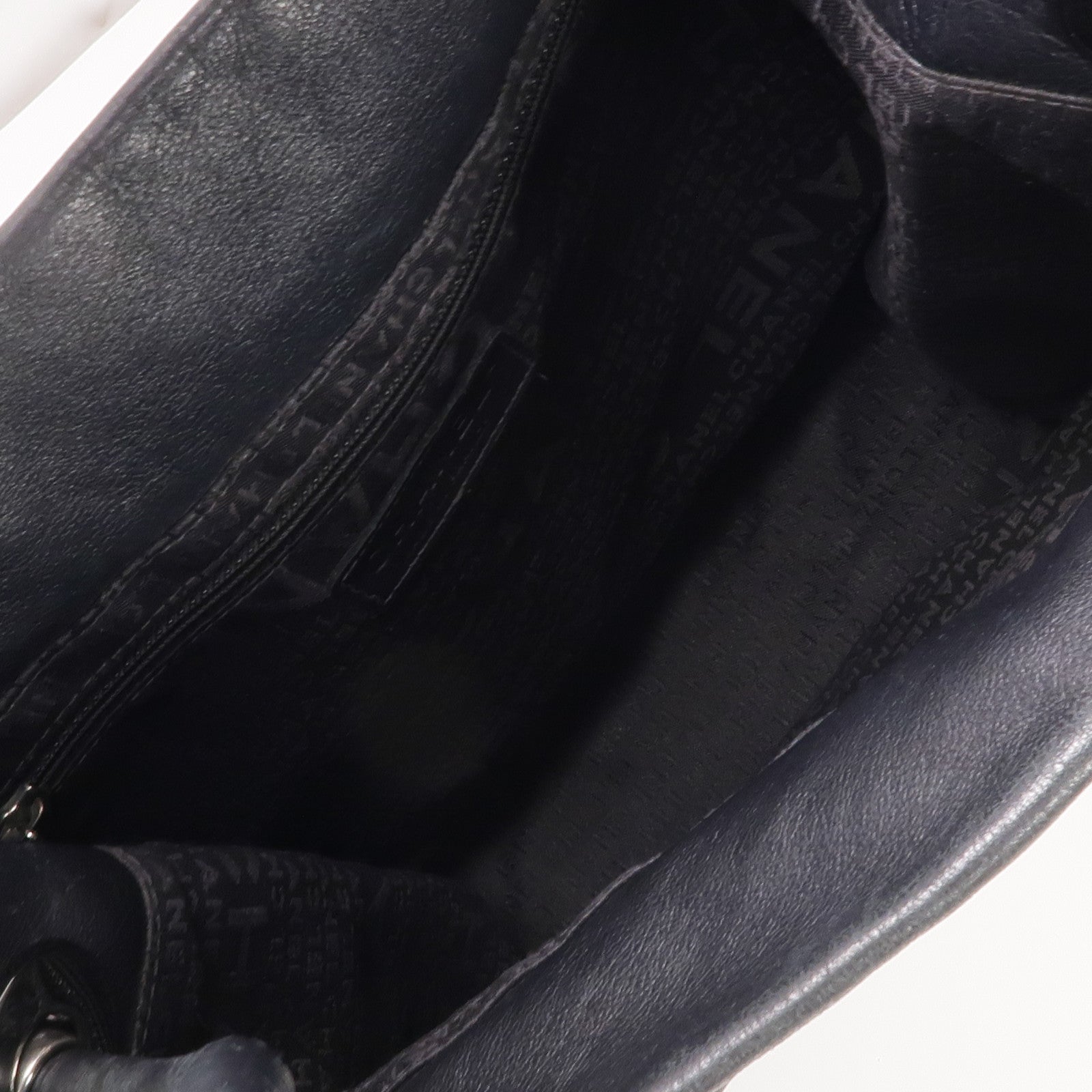 CHANEL 牛皮皮革Shoulder Bag銀扣肩背袋