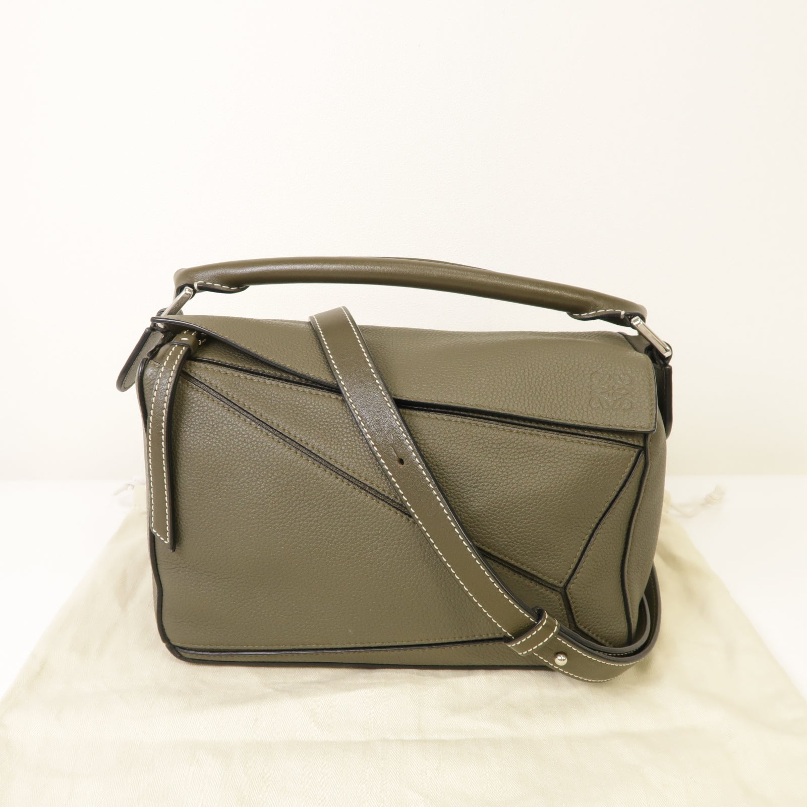 LOEWE 牛皮皮革Small Puzzle Bag銀扣手挽肩背兩用袋卡其色