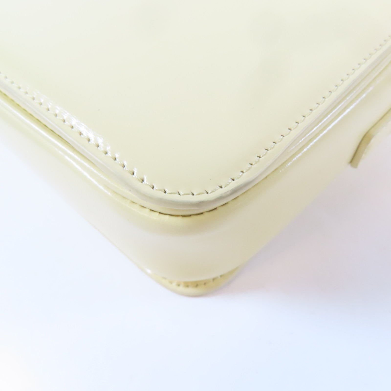 CELINE 牛皮皮革Triomphe Shoulder Bag金扣肩背袋白色