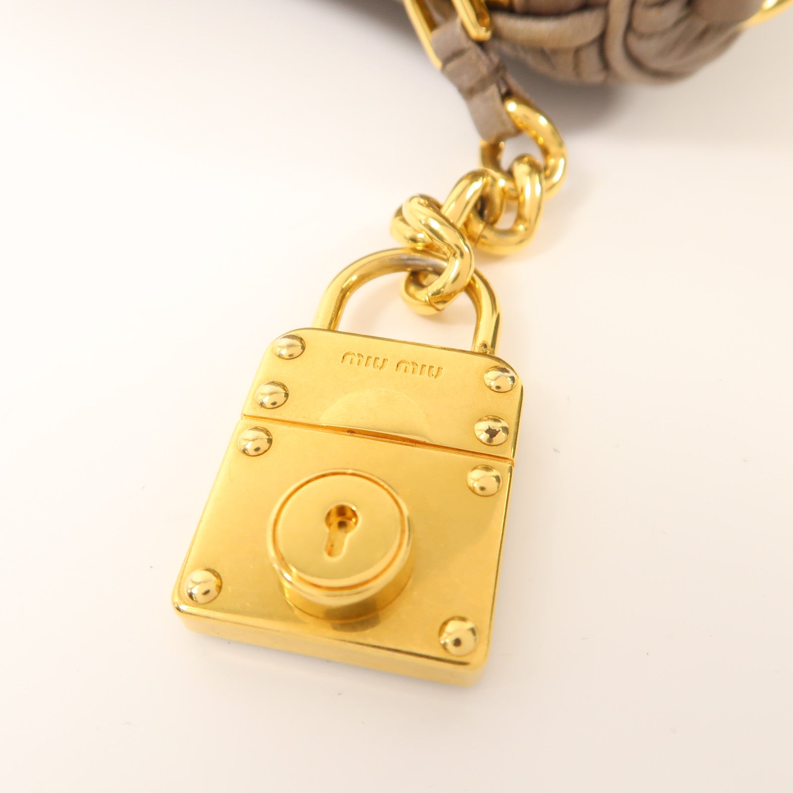 Miu Miu 牛皮皮革Shoulder Bag金扣肩背袋