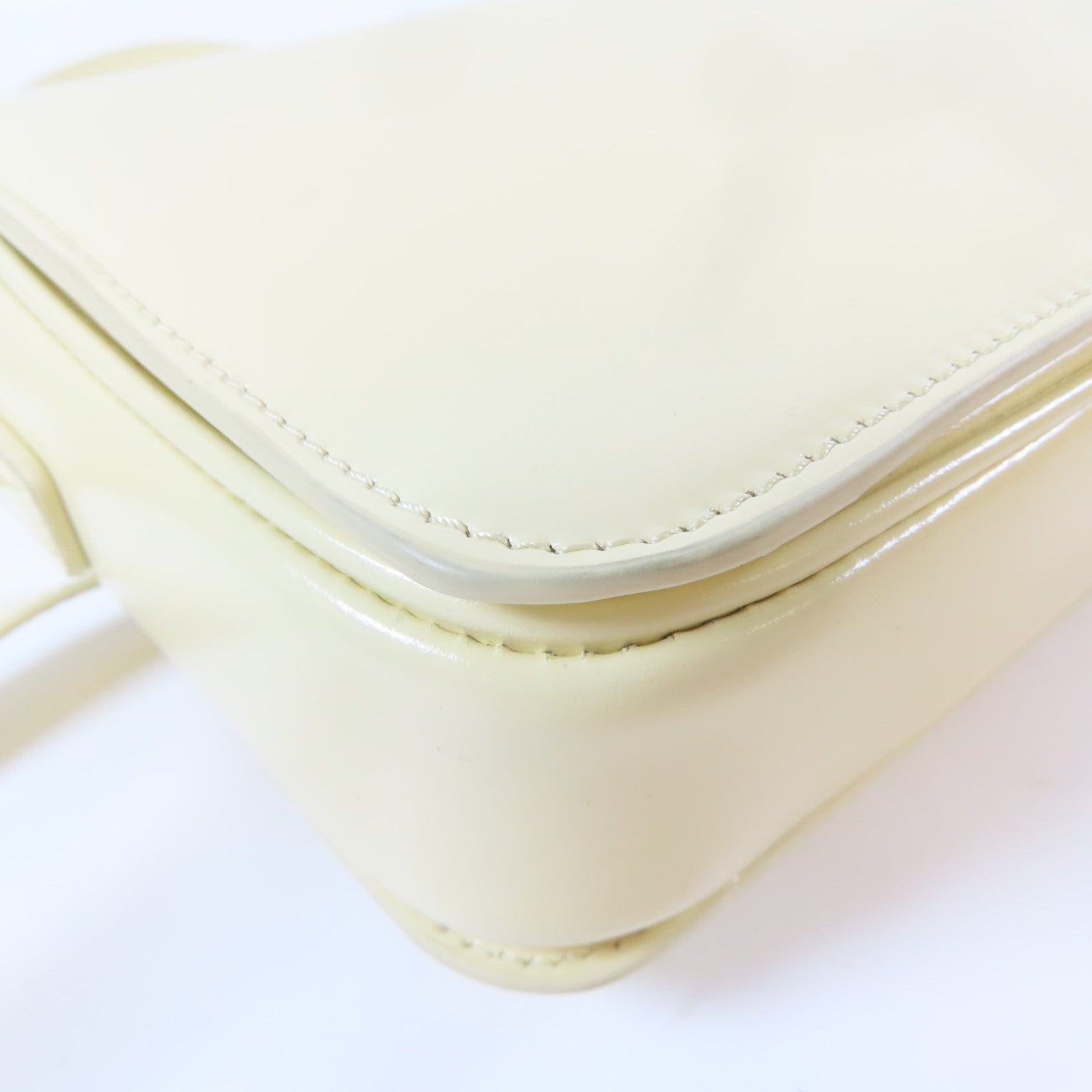 CELINE 牛皮皮革Triomphe Shoulder Bag金扣肩背袋白色