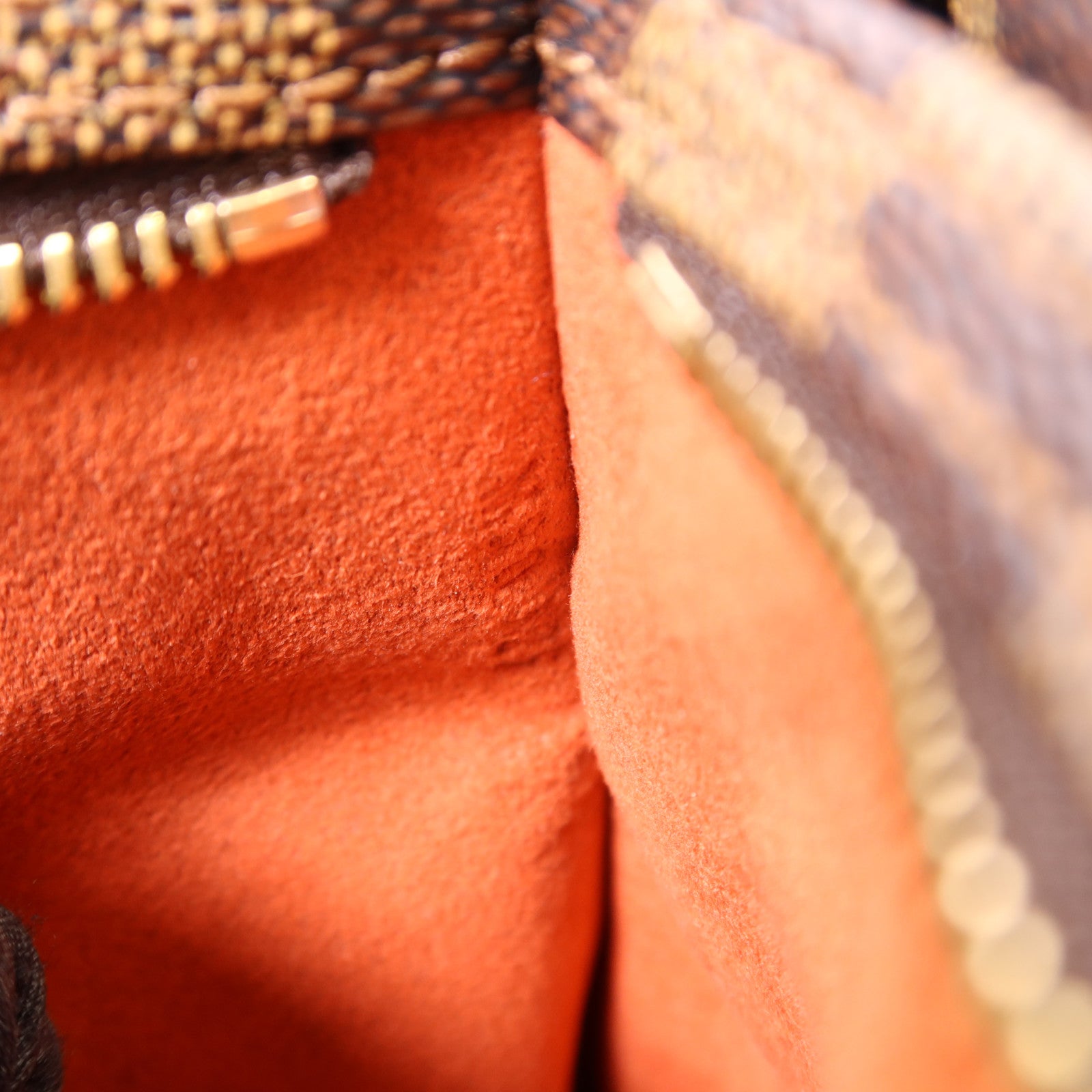 LOUIS VUITTON Damier Aubagne金扣肩背袋