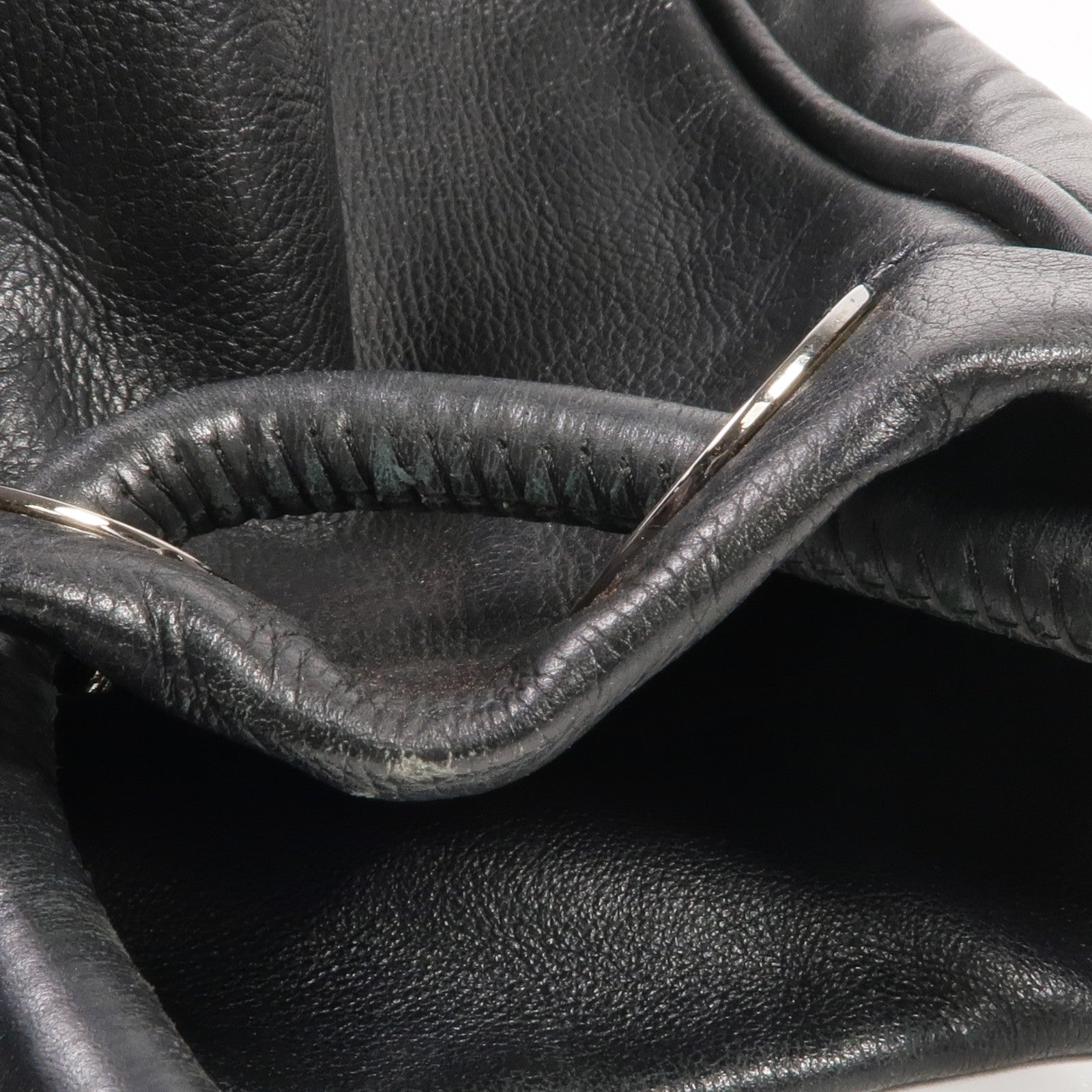 CHANEL 牛皮皮革Shoulder Bag銀扣肩背袋