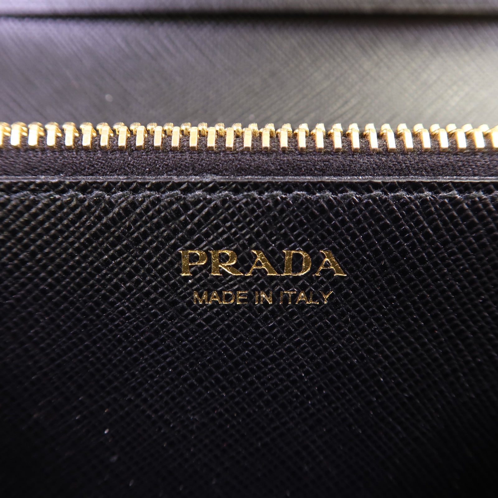 PRADA Saffiano皮革Long Wallet金扣長錢包