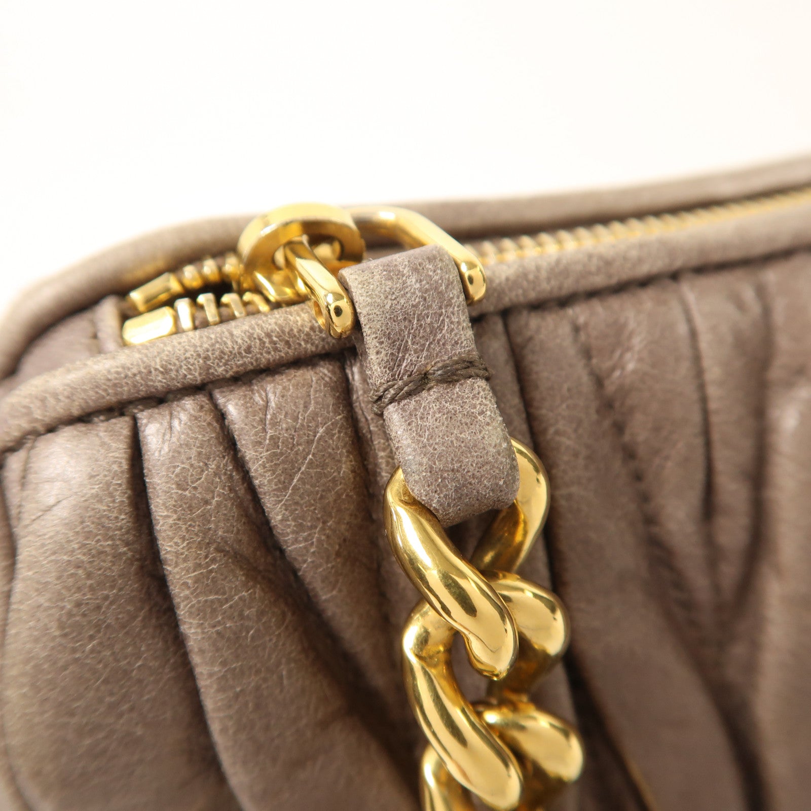 Miu Miu 牛皮皮革Shoulder Bag金扣肩背袋