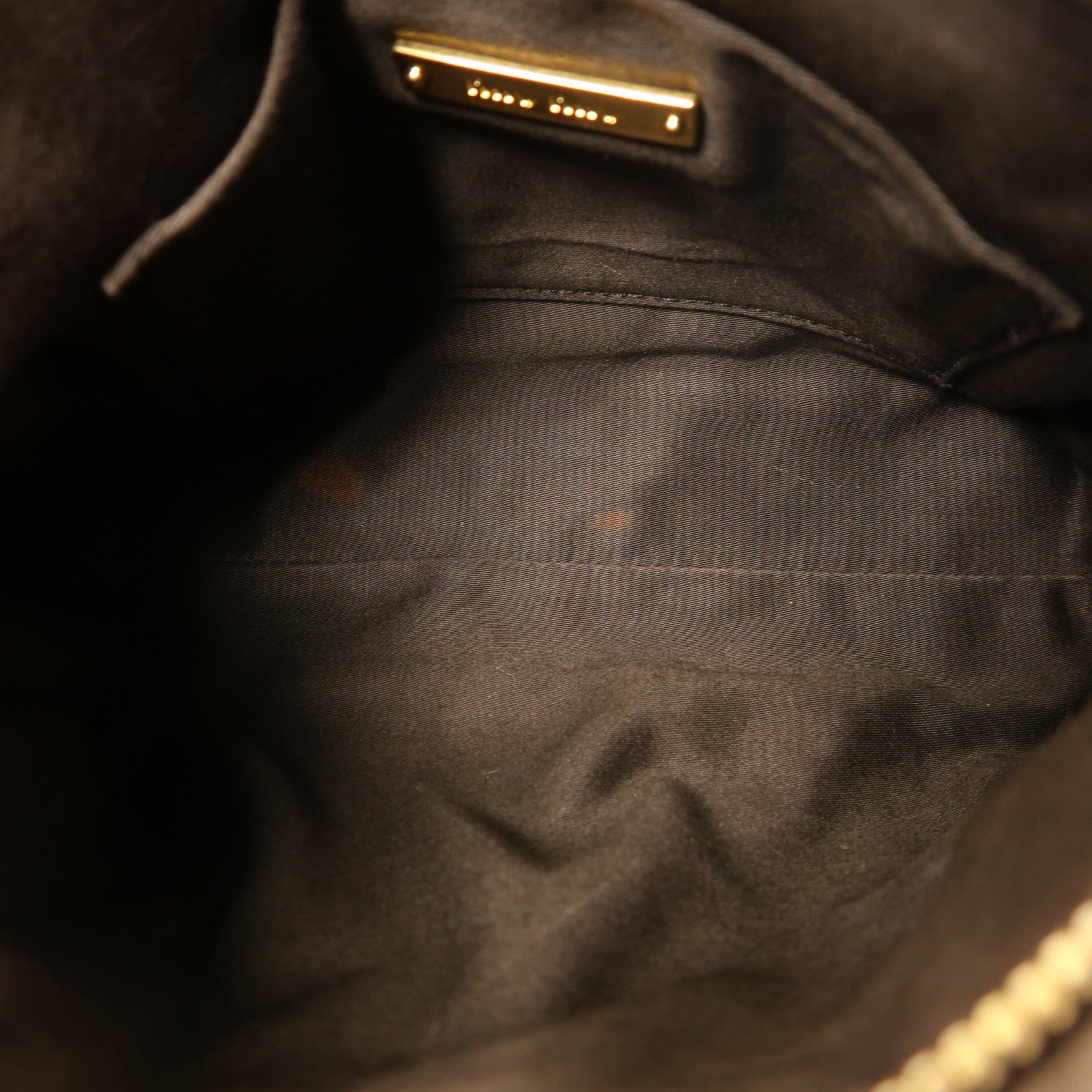 Miu Miu 牛皮皮革Shoulder Bag金扣肩背袋