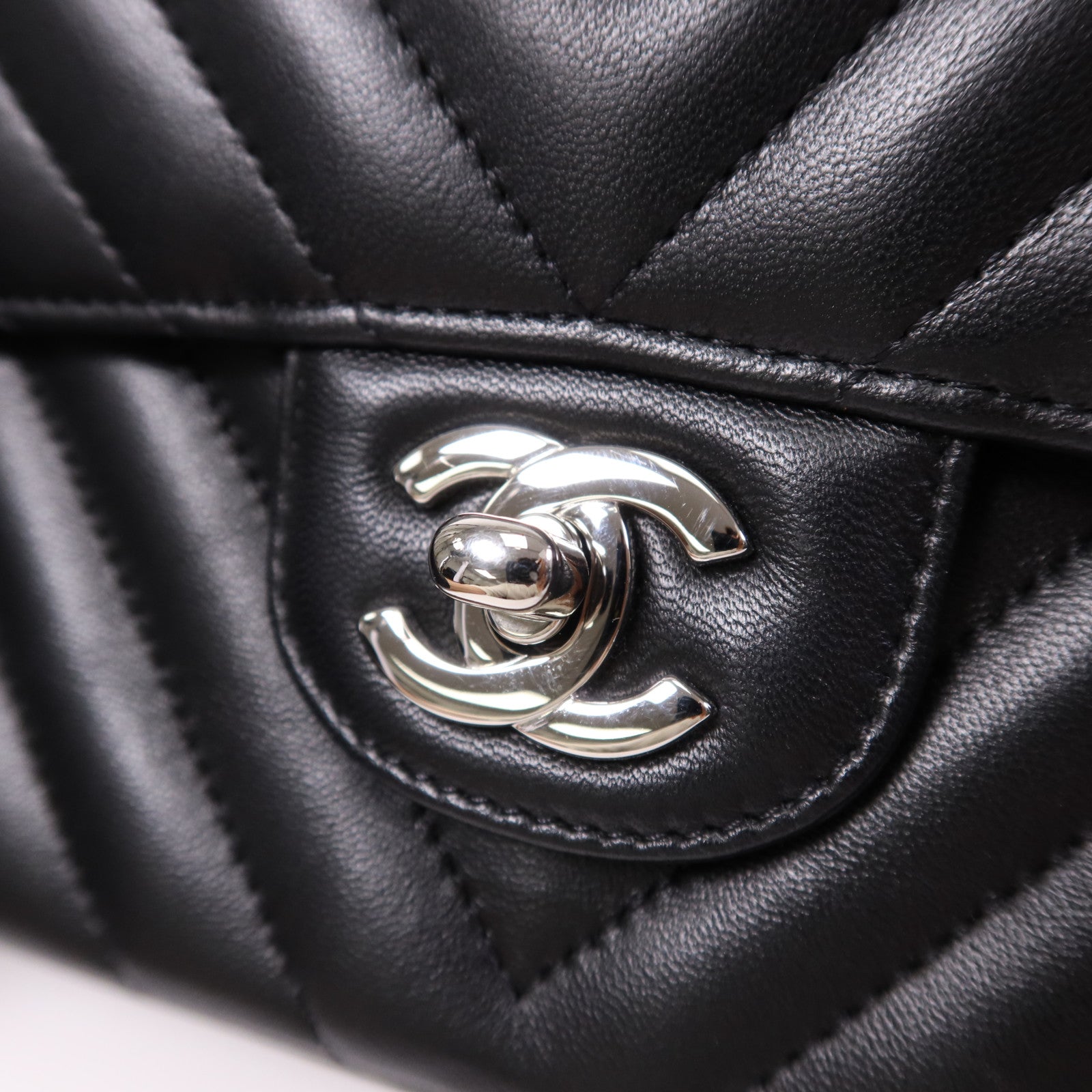 CHANEL 羊皮皮革Classic Flap銀扣鏈帶肩背袋