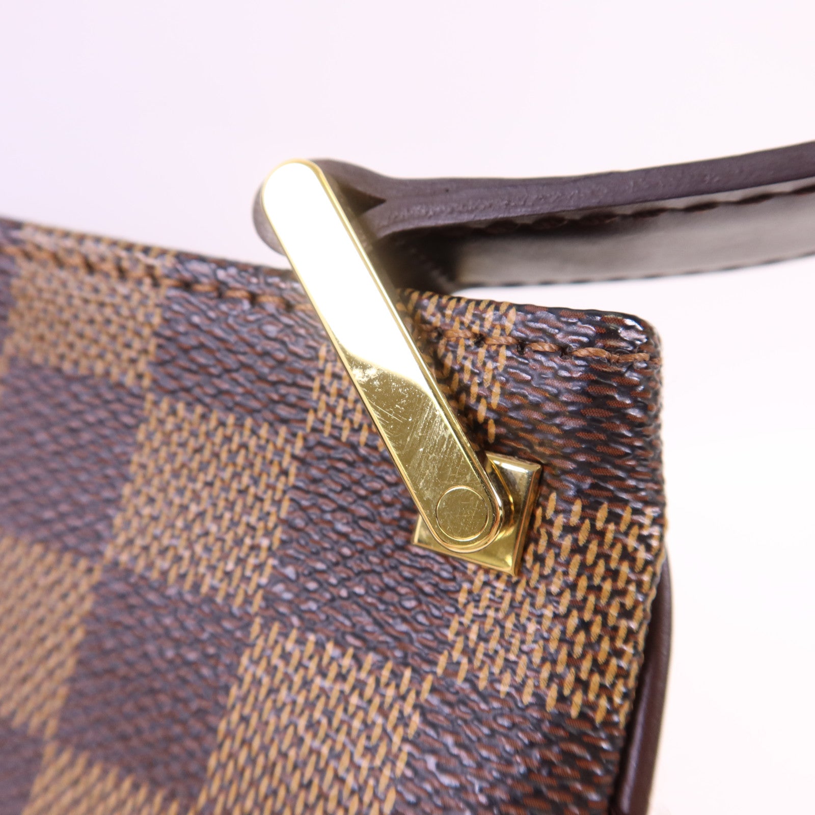 LOUIS VUITTON Damier Aubagne金扣肩背袋